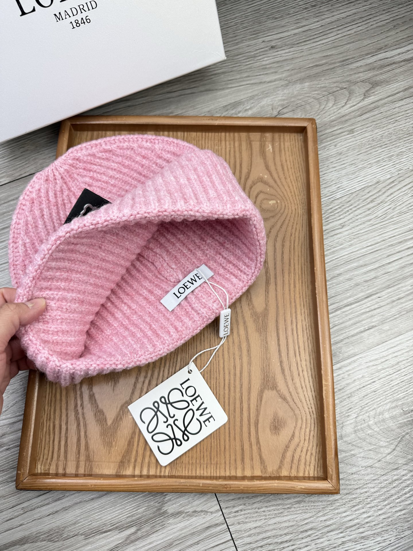 。Loewe。福利！【细毛线针织单帽】新款上架，特别实惠的一个系列帽子，面料：细毛线。密度紧致！毛线针织