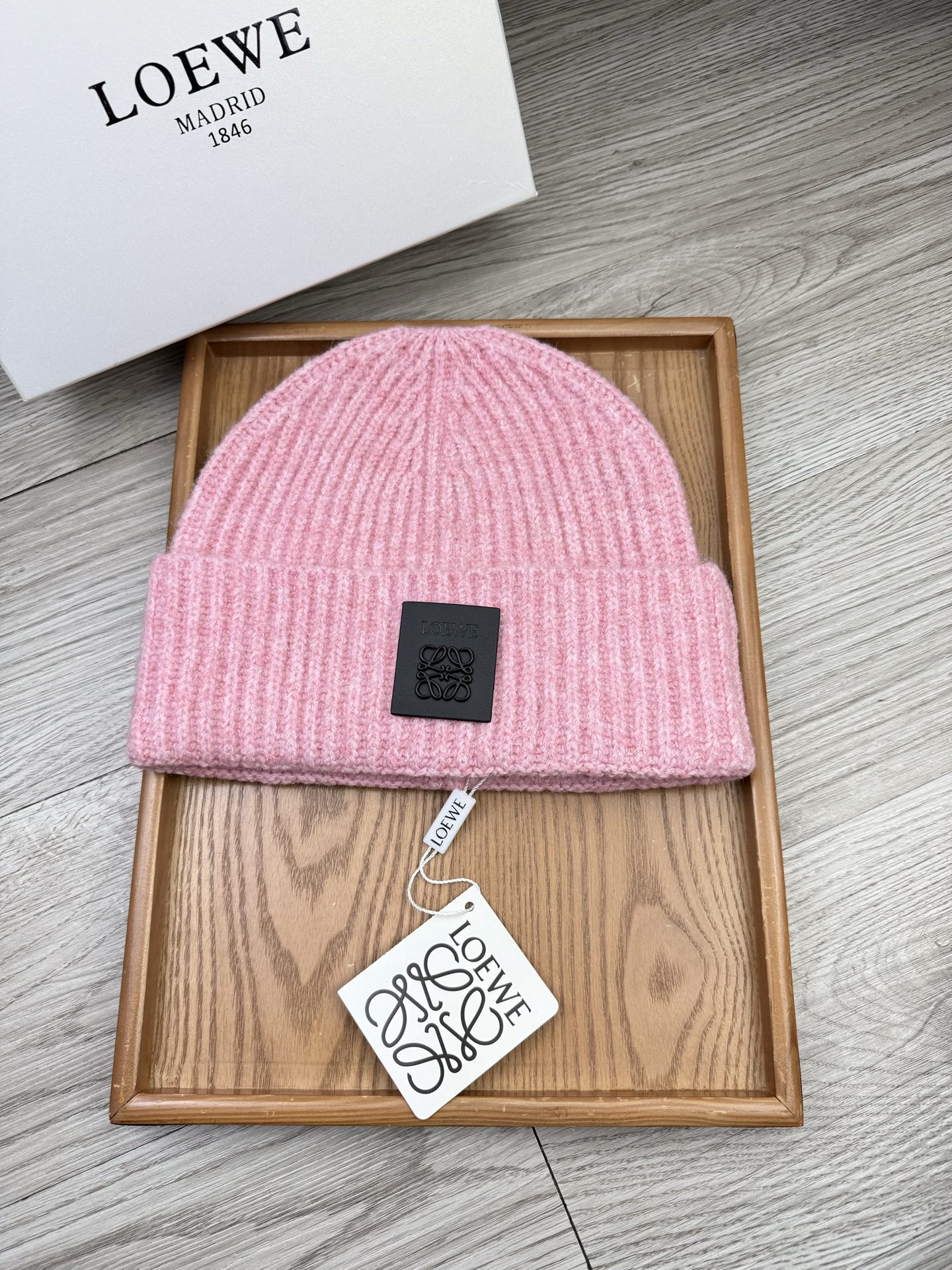 。Loewe。福利！【细毛线针织单帽】新款上架，特别实惠的一个系列帽子，面料：细毛线。密度紧致！毛线针织
