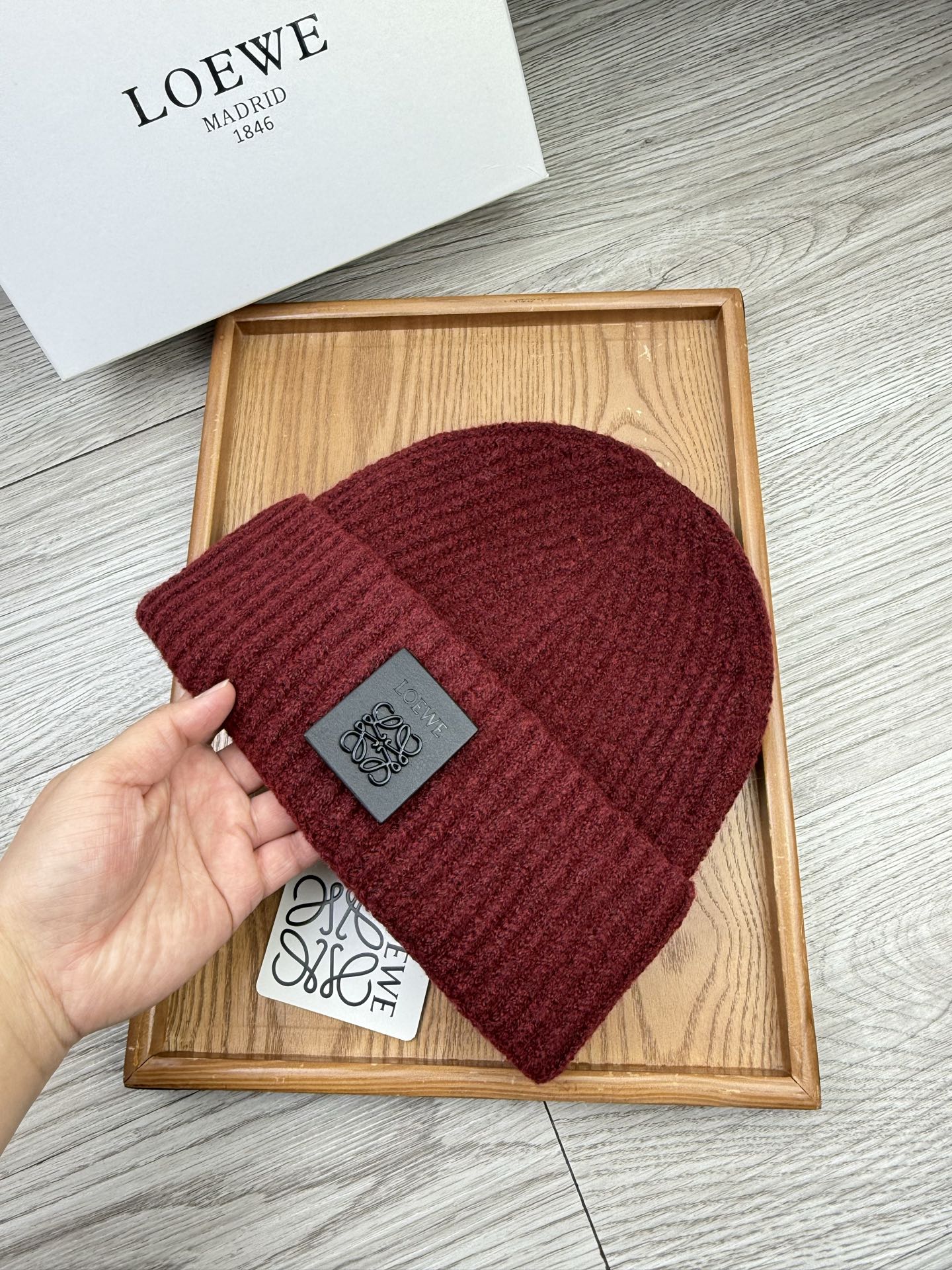 。Loewe。福利！【细毛线针织单帽】新款上架，特别实惠的一个系列帽子，面料：细毛线。密度紧致！毛线针织