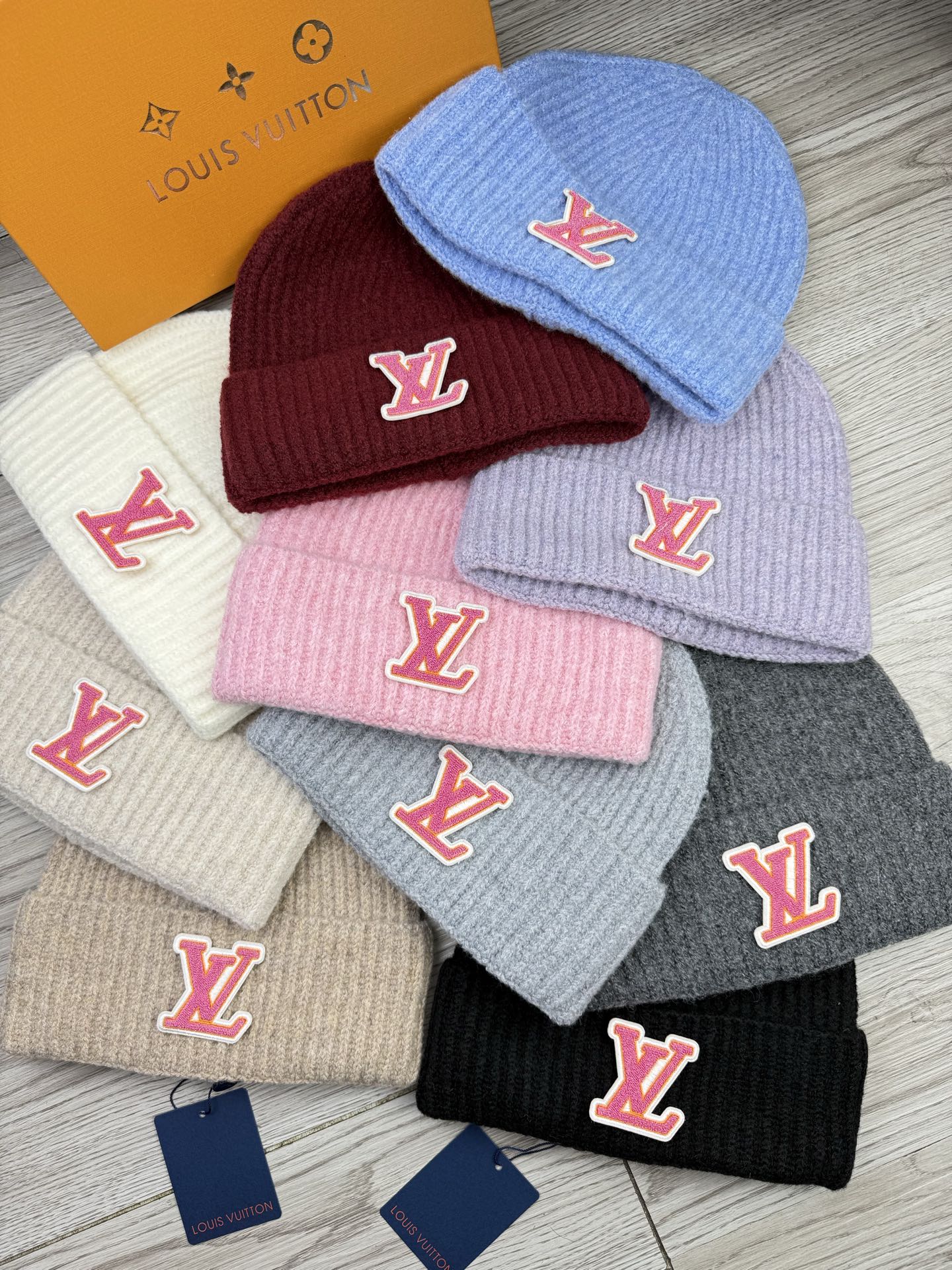 NO:587658,Special offer. L home. Benefits!  [Fine wool knitted single hat] New style is on the shelves, a particularly affordable series of hats, the fabric is fine wool. The density is tight!  Wool knitted fabric feels comfortable and breathable!  Fashionable and chic!  A must-have item for going out on the street, age-reducing, fashionable, and very generous!  The shape of the hat is very nice!  And the price is very beautiful!  It’s a great item to give as a gift or for personal use!  !  Complete trademark hangtags!  !  There are many styles and colors!  Hats bucket hat, baseball cap, knitted hat, hat, louis vuitton, espadrilles, hats19860909特价.L家.福利！【细毛线针织单帽】新款上架,特别实惠的一个系列帽子,面料细毛线.密度紧致！毛线针织面料手感舒适透气性好！款式新颖别致！出街必备单品,减龄又时尚,非常大方！帽型特别好看！而且价格非常美丽！送人自用都是非常不错的一款单品哦！！商标吊牌齐全！！款式多多,颜色多多！帽子渔夫帽棒球帽针织帽,帽子,louis vuitton,espadrilles,hats,hat