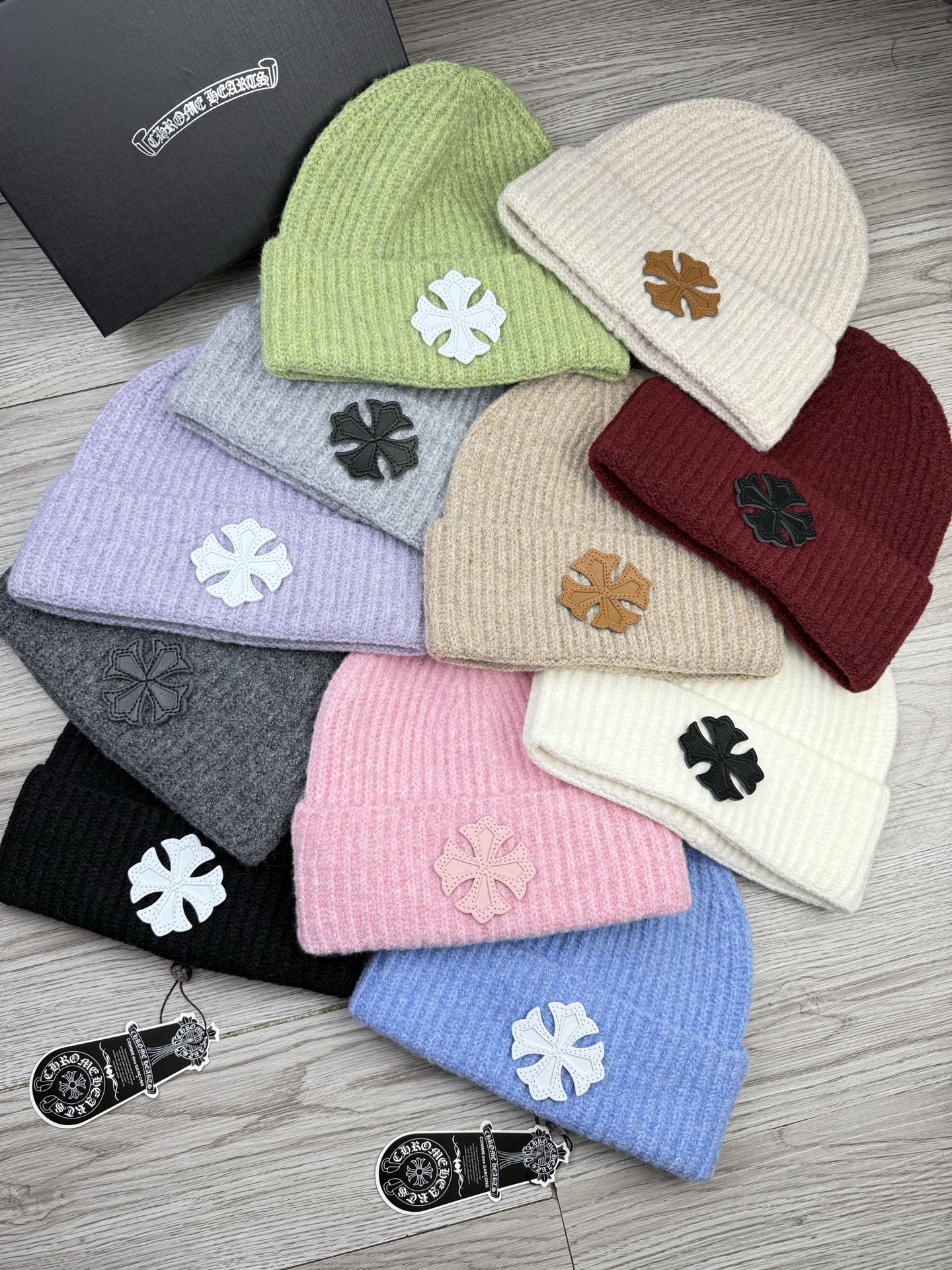 NO:587611,Special offer. Crow heart. Benefits!  [Fine wool knitted single hat] New style is on the shelves, a particularly affordable series of hats, the fabric is fine wool. The density is tight!  Wool knitted fabric feels comfortable and breathable!  Fashionable and chic!  A must-have item for going out on the street, age-reducing, fashionable, and very generous!  The shape of the hat is very nice!  And the price is very beautiful!  It’s a great item to give as a gift or for personal use!  !  Complete trademark hangtags!  !  There are many styles and colors!  Hats, bucket hats, baseball caps, knitted hats, hats, chrome hearts, espadrilles, hats19860909特价.克罗心.福利！【细毛线针织单帽】新款上架,特别实惠的一个系列帽子,面料细毛线.密度紧致！毛线针织面料手感舒适透气性好！款式新颖别致！出街必备单品,减龄又时尚,非常大方！帽型特别好看！而且价格非常美丽！送人自用都是非常不错的一款单品哦！！商标吊牌齐全！！款式多多,颜色多多！帽子渔夫帽棒球帽针织帽,帽子,chrome hearts,espadrilles,hats,hat