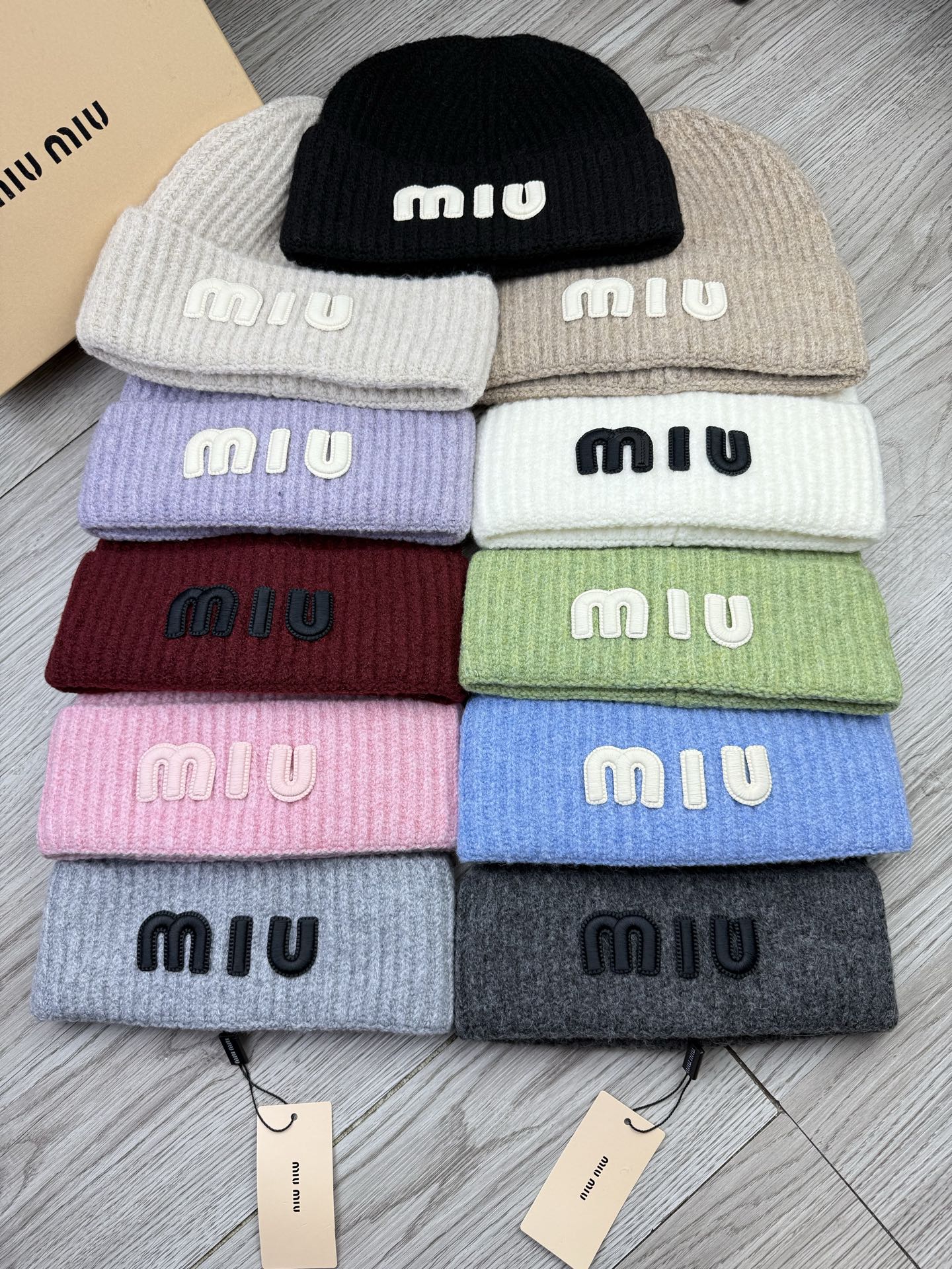 。miumiu。福利！【细毛线针织单帽】新款上架，特别实惠的一个系列帽子，面料：细毛线。密度紧致！毛线针