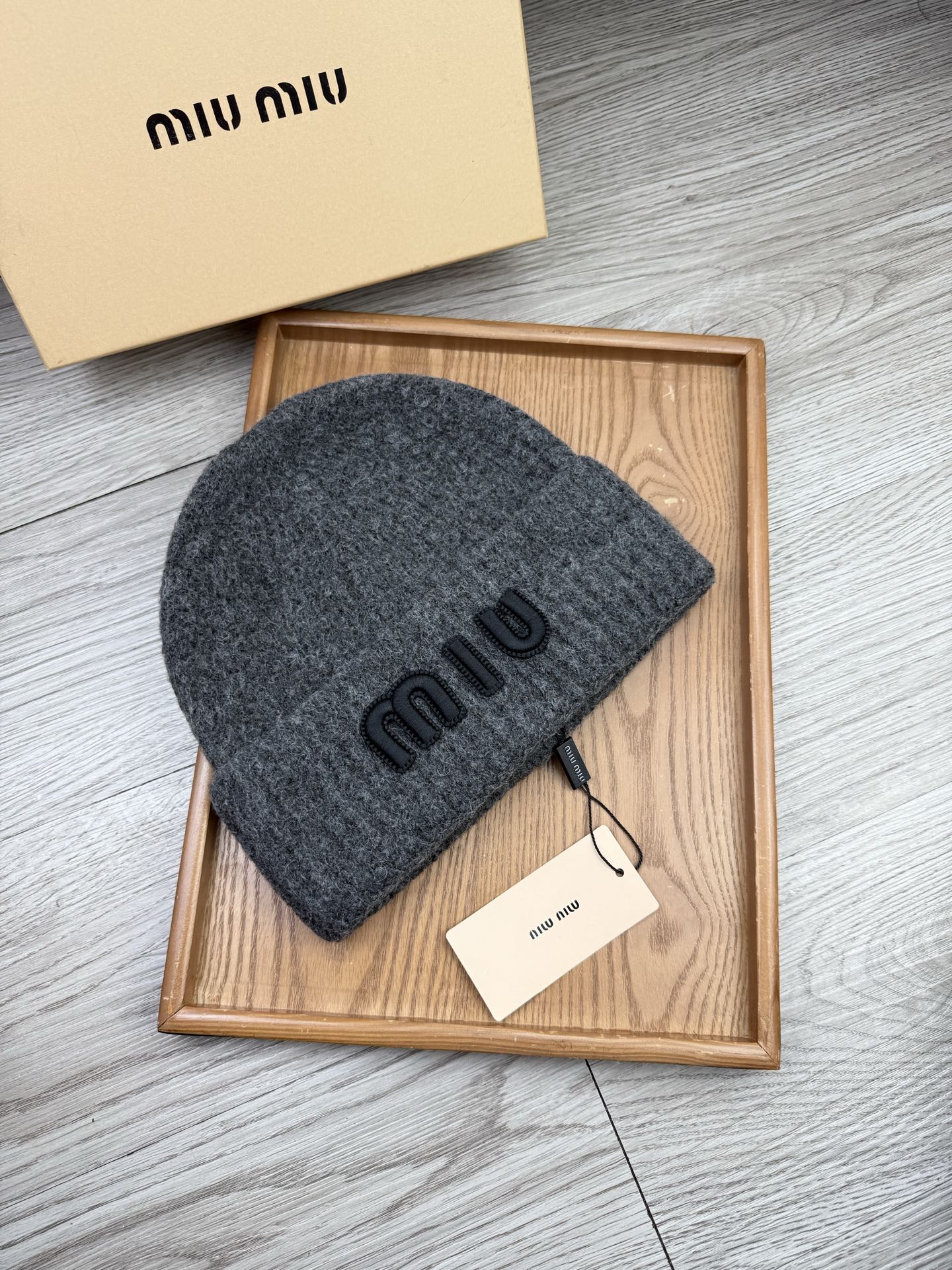 。miumiu。福利！【细毛线针织单帽】新款上架，特别实惠的一个系列帽子，面料：细毛线。密度紧致！毛线针