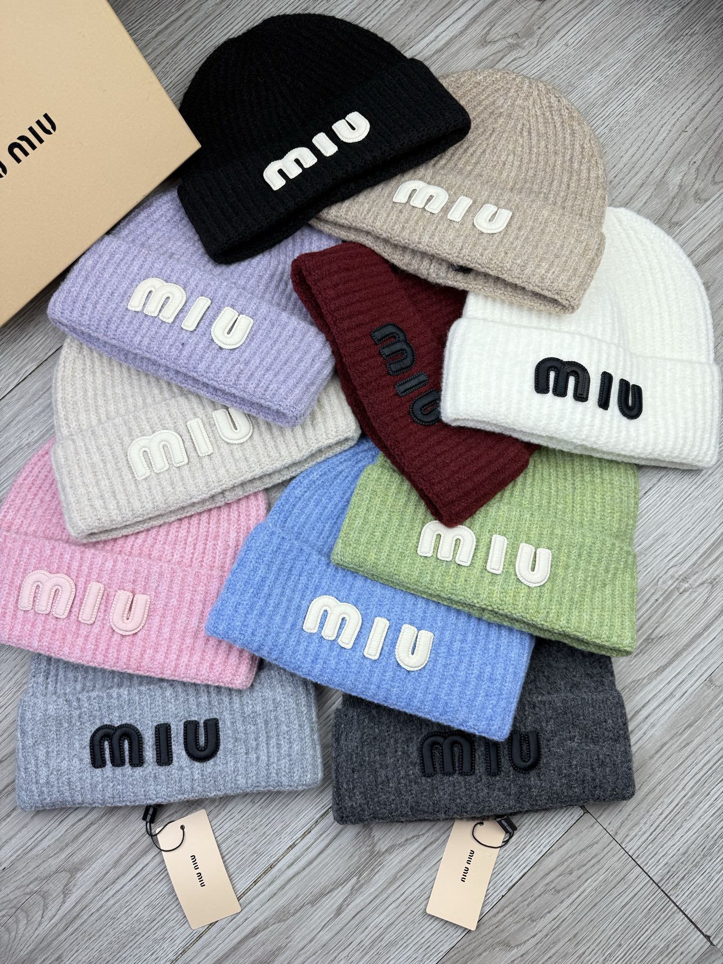 NO:587618,Special offer.miumiu.Benefits!  [Fine wool knitted single hat] New style is on the shelves, a particularly affordable series of hats, the fabric is fine wool. The density is tight!  Wool knitted fabric feels comfortable and breathable!  Fashionable and chic!  A must-have item for going out on the street, age-reducing, fashionable, and very generous!  The shape of the hat is very nice!  And the price is very beautiful!  It’s a great item to give as a gift or for personal use!  !  Complete trademark hangtags!  !  There are many styles and colors!  Hats bucket hat, baseball cap, knitted hat, hat, miumiu, espadrilles, hats19860909特价.miumiu.福利！【细毛线针织单帽】新款上架,特别实惠的一个系列帽子,面料细毛线.密度紧致！毛线针织面料手感舒适透气性好！款式新颖别致！出街必备单品,减龄又时尚,非常大方！帽型特别好看！而且价格非常美丽！送人自用都是非常不错的一款单品哦！！商标吊牌齐全！！款式多多,颜色多多！帽子渔夫帽棒球帽针织帽,帽子,miumiu,espadrilles,hats,hat