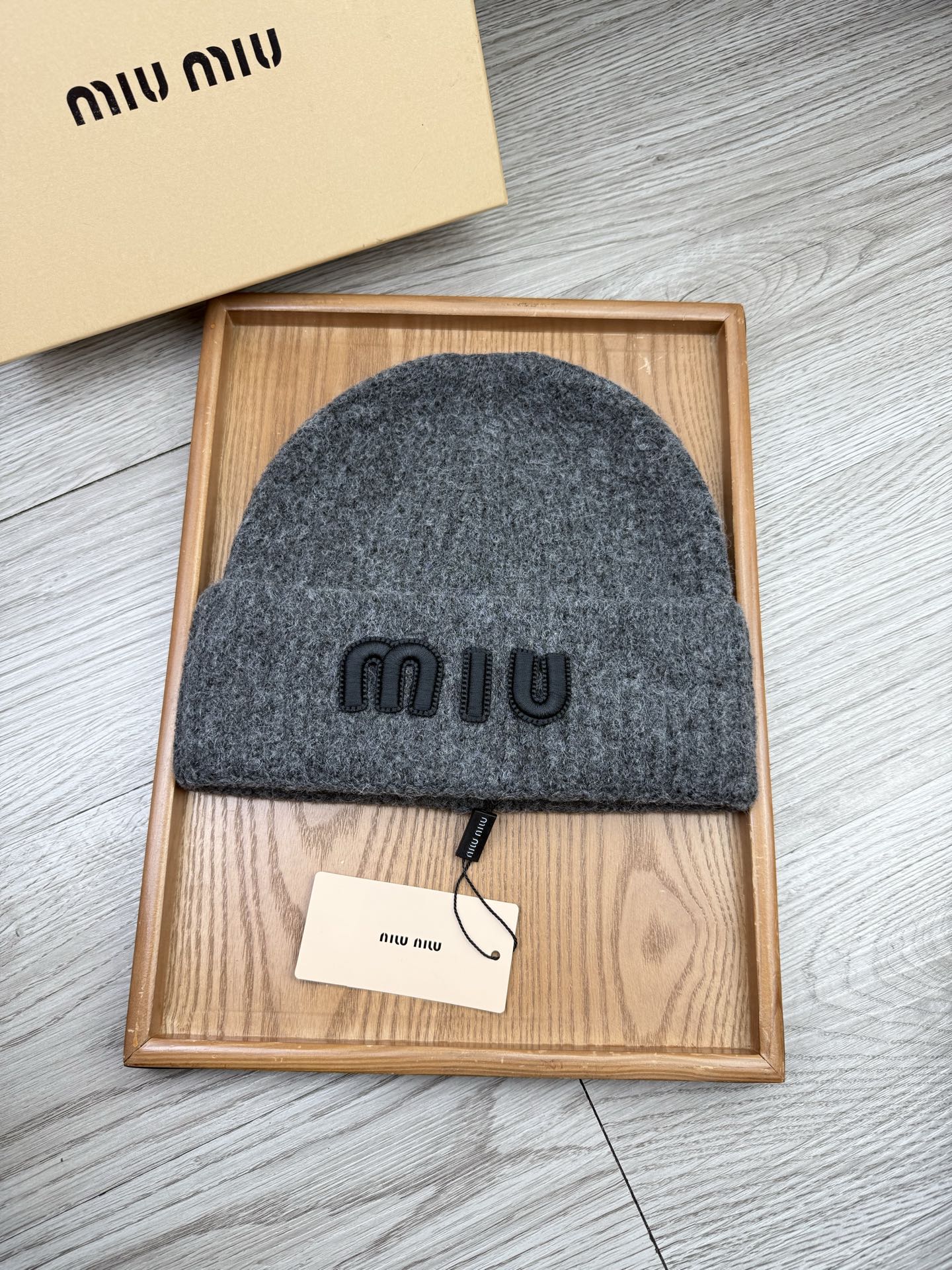 。miumiu。福利！【细毛线针织单帽】新款上架，特别实惠的一个系列帽子，面料：细毛线。密度紧致！毛线针