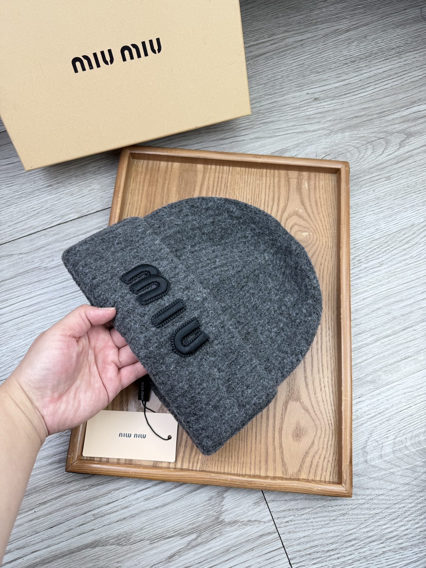 。miumiu。福利！【细毛线针织单帽】新款上架，特别实惠的一个系列帽子，面料：细毛线。密度紧致！毛线针