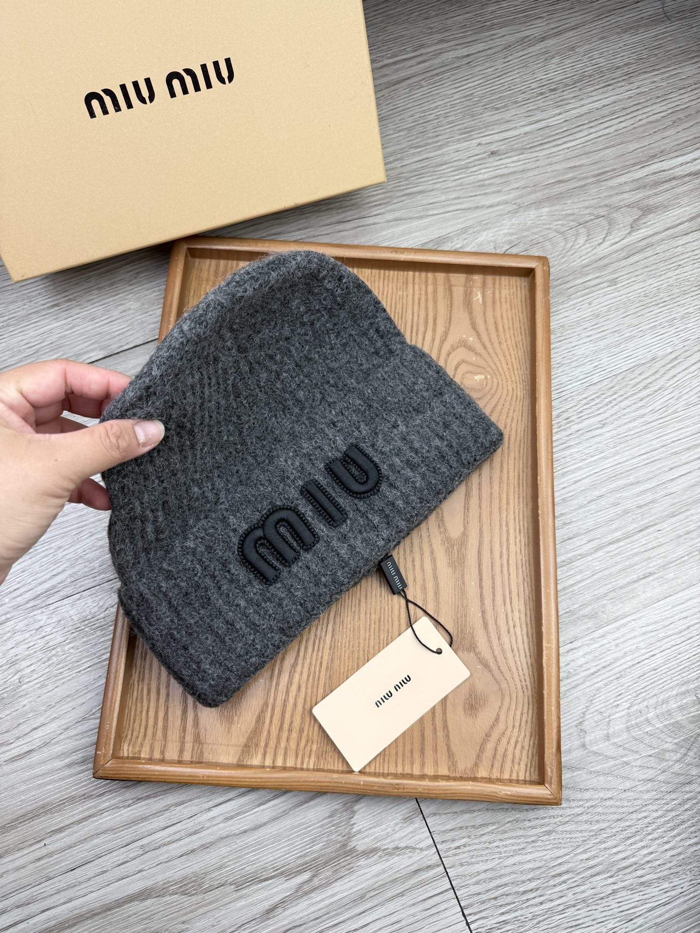 。miumiu。福利！【细毛线针织单帽】新款上架，特别实惠的一个系列帽子，面料：细毛线。密度紧致！毛线针