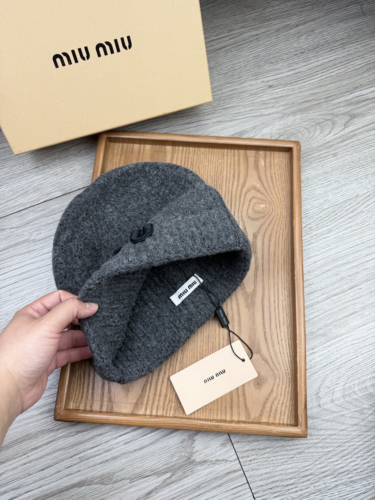 。miumiu。福利！【细毛线针织单帽】新款上架，特别实惠的一个系列帽子，面料：细毛线。密度紧致！毛线针