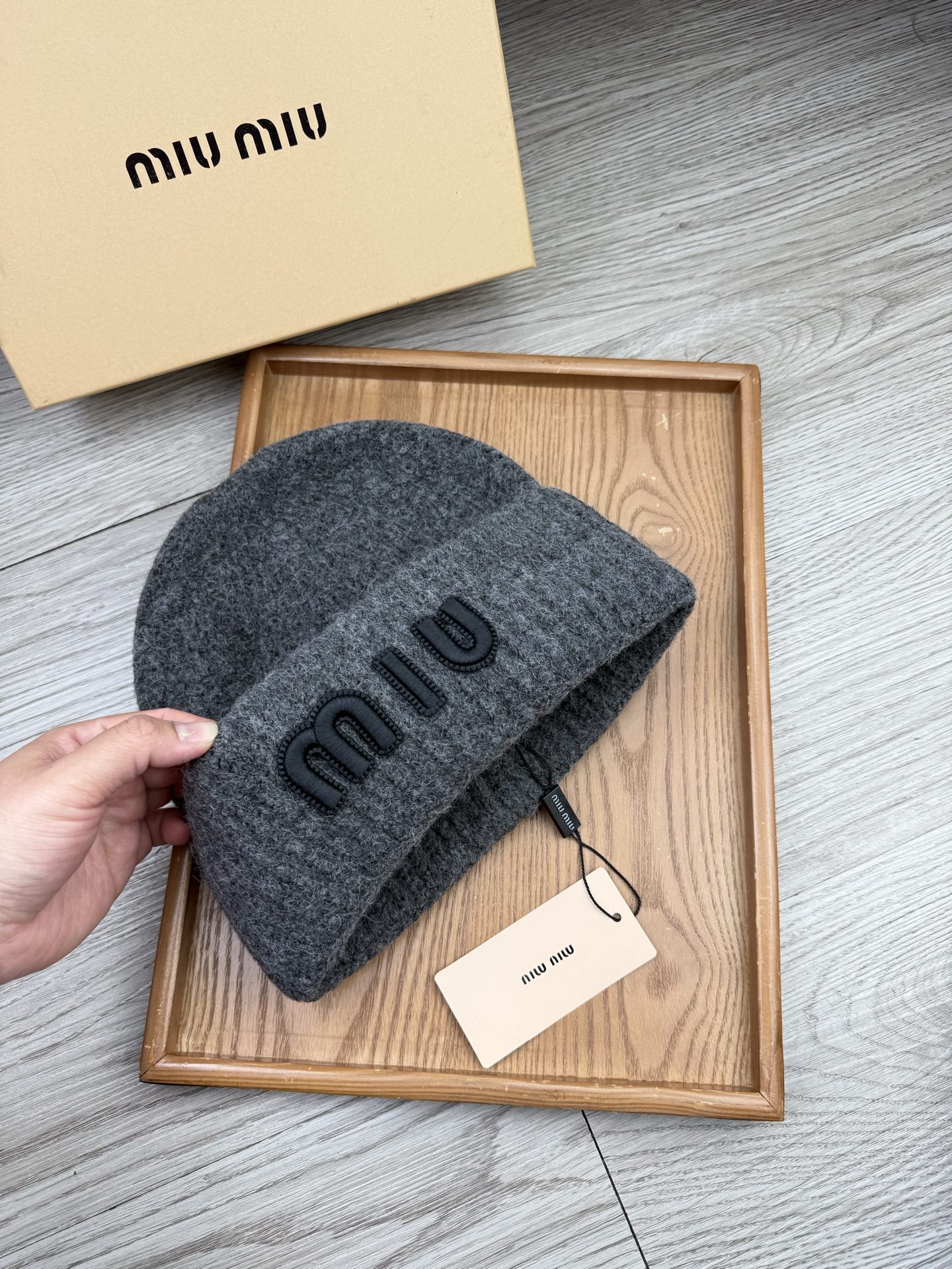 。miumiu。福利！【细毛线针织单帽】新款上架，特别实惠的一个系列帽子，面料：细毛线。密度紧致！毛线针