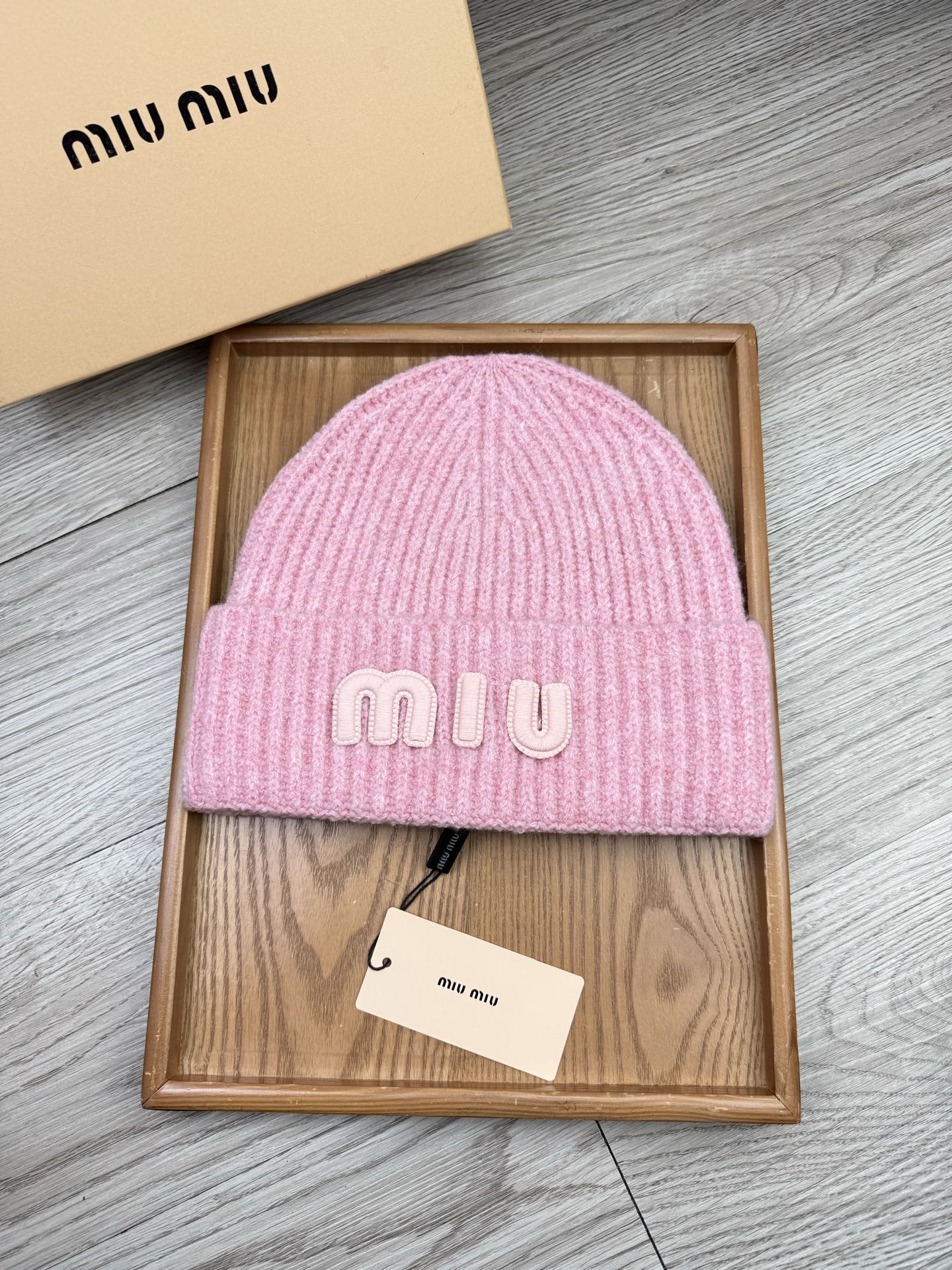 。miumiu。福利！【细毛线针织单帽】新款上架，特别实惠的一个系列帽子，面料：细毛线。密度紧致！毛线针