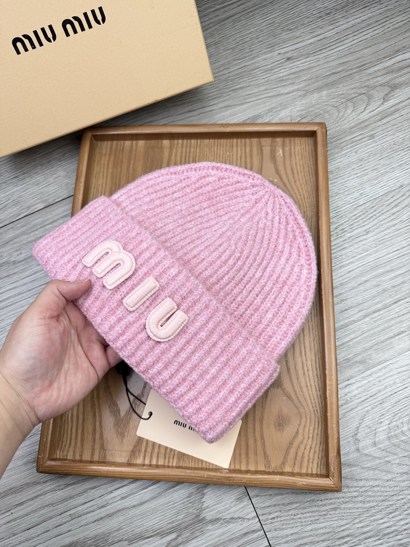 。miumiu。福利！【细毛线针织单帽】新款上架，特别实惠的一个系列帽子，面料：细毛线。密度紧致！毛线针