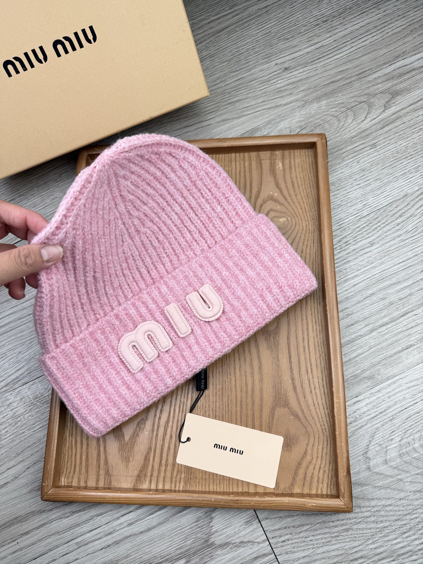 。miumiu。福利！【细毛线针织单帽】新款上架，特别实惠的一个系列帽子，面料：细毛线。密度紧致！毛线针