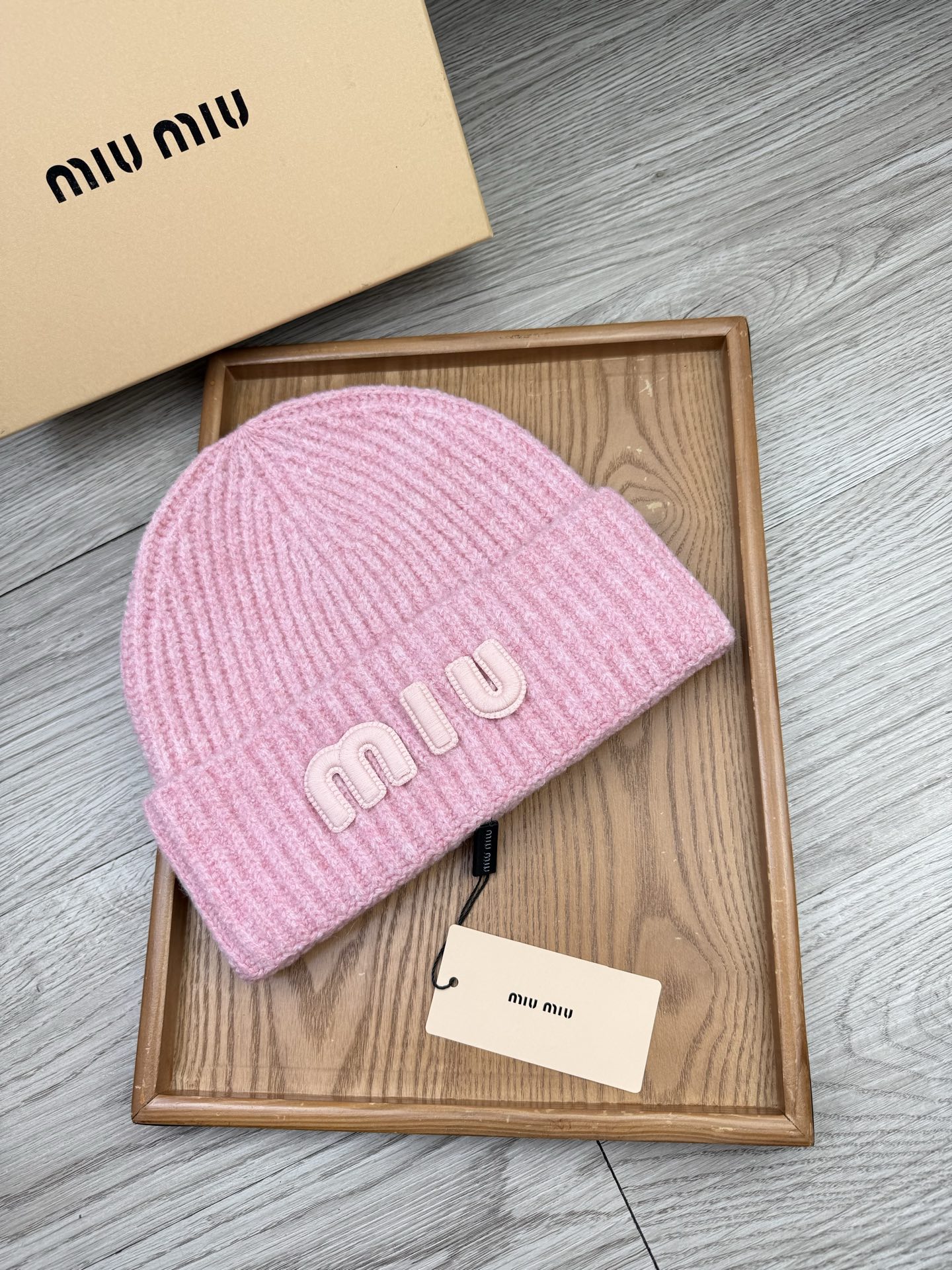 。miumiu。福利！【细毛线针织单帽】新款上架，特别实惠的一个系列帽子，面料：细毛线。密度紧致！毛线针