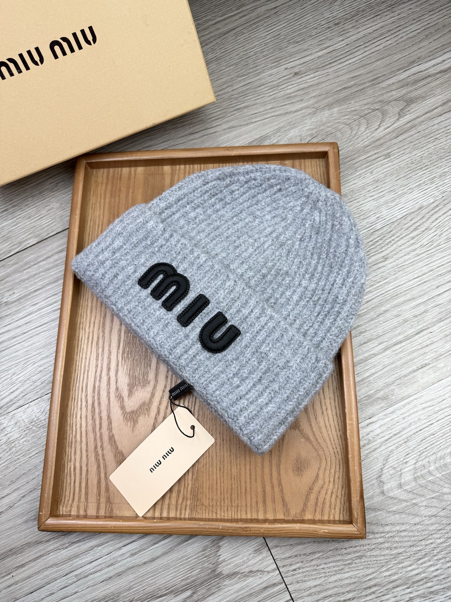 。miumiu。福利！【细毛线针织单帽】新款上架，特别实惠的一个系列帽子，面料：细毛线。密度紧致！毛线针