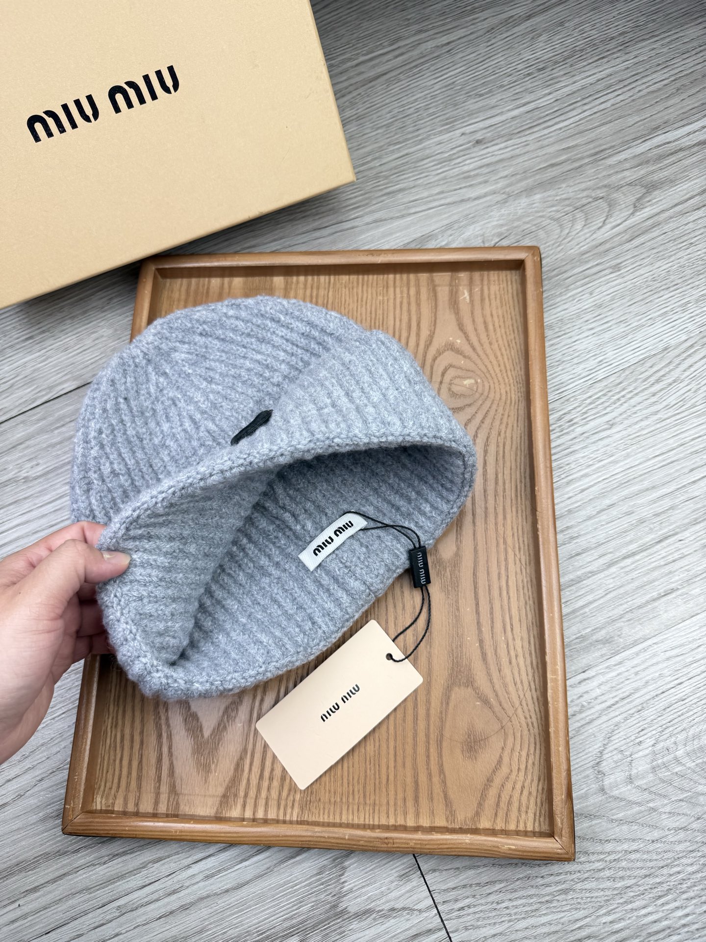 。miumiu。福利！【细毛线针织单帽】新款上架，特别实惠的一个系列帽子，面料：细毛线。密度紧致！毛线针