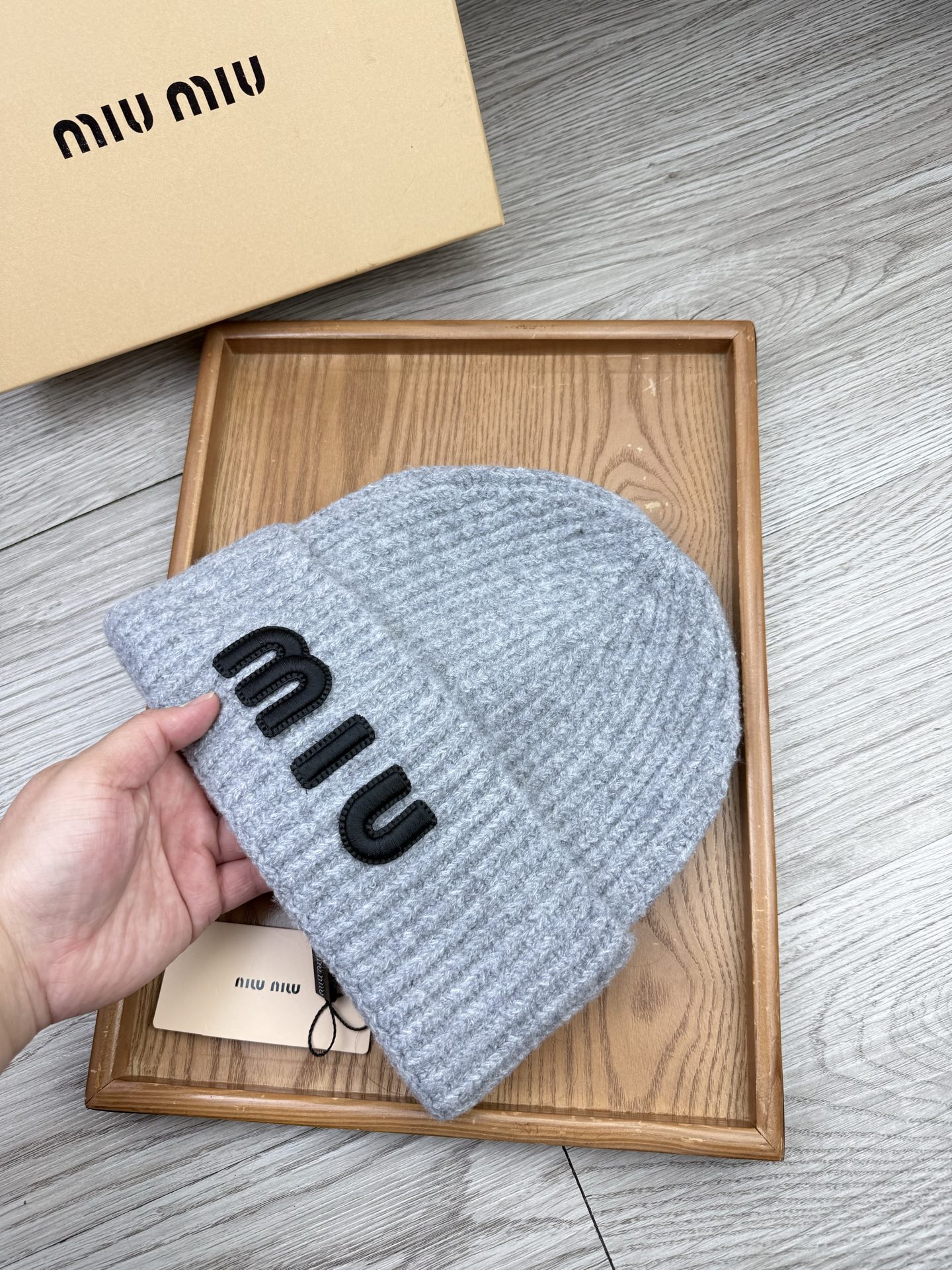 。miumiu。福利！【细毛线针织单帽】新款上架，特别实惠的一个系列帽子，面料：细毛线。密度紧致！毛线针