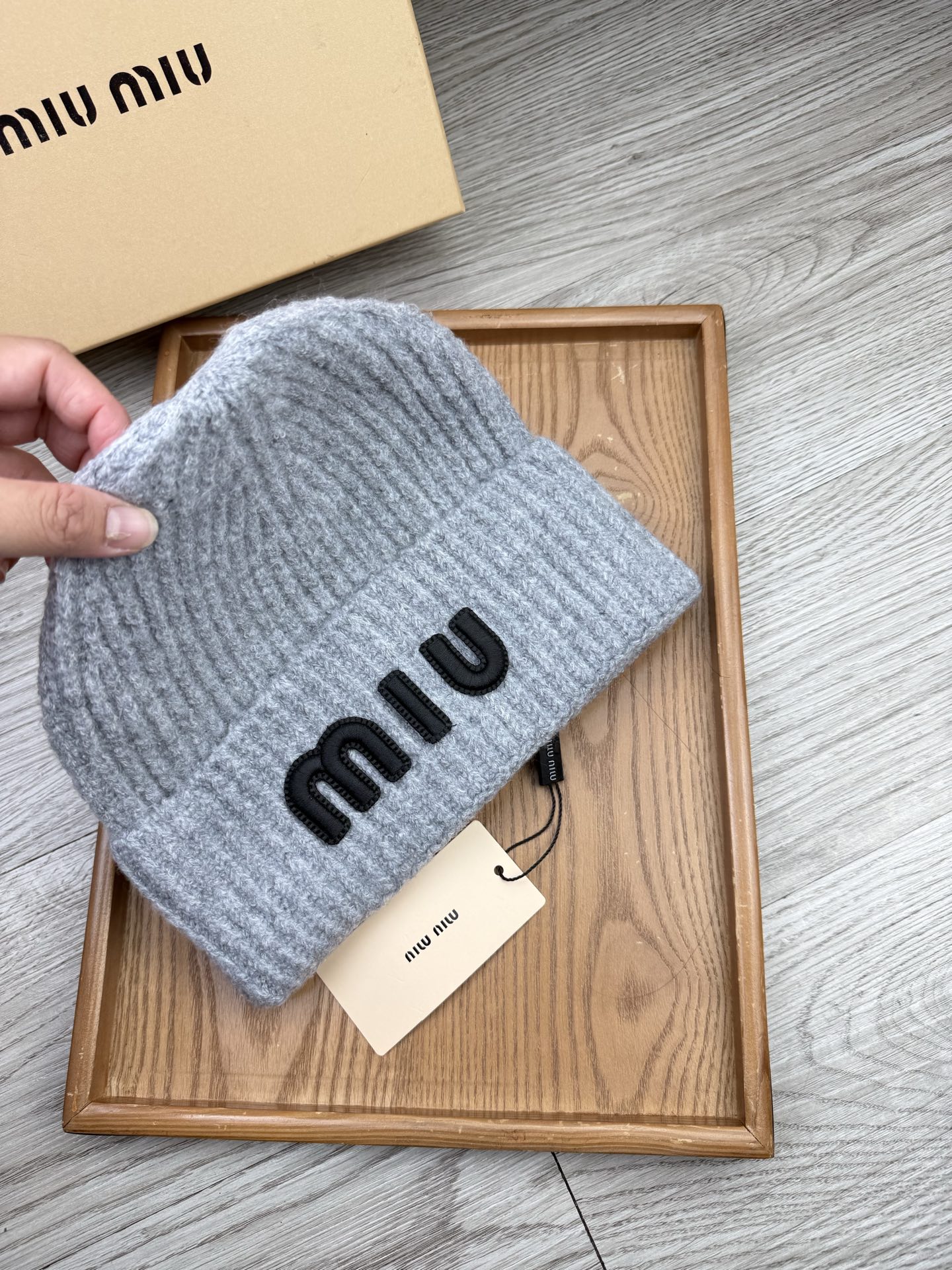 。miumiu。福利！【细毛线针织单帽】新款上架，特别实惠的一个系列帽子，面料：细毛线。密度紧致！毛线针