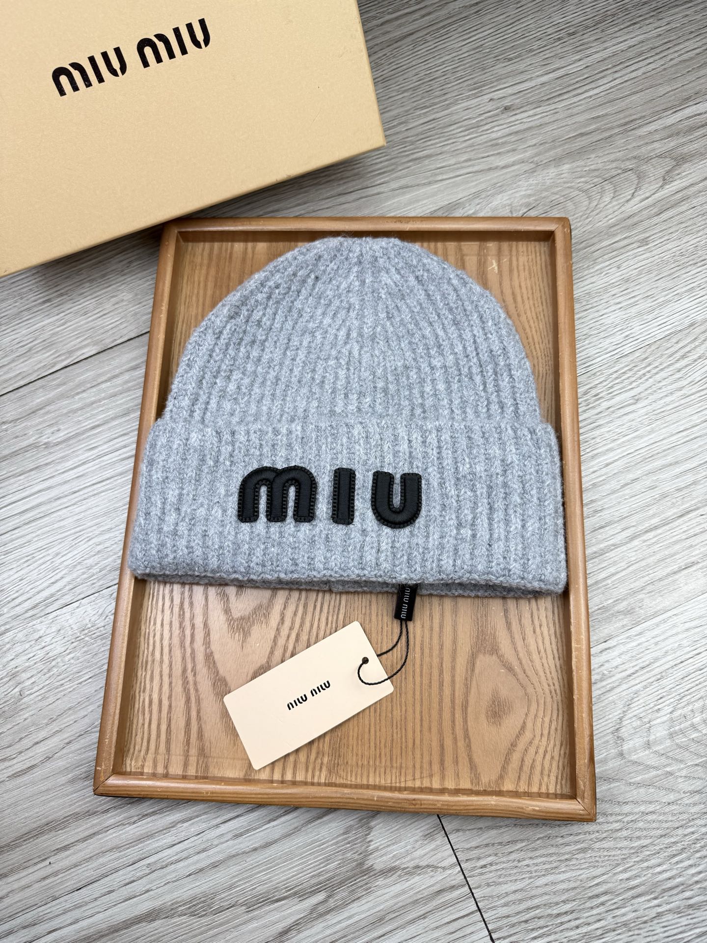 。miumiu。福利！【细毛线针织单帽】新款上架，特别实惠的一个系列帽子，面料：细毛线。密度紧致！毛线针