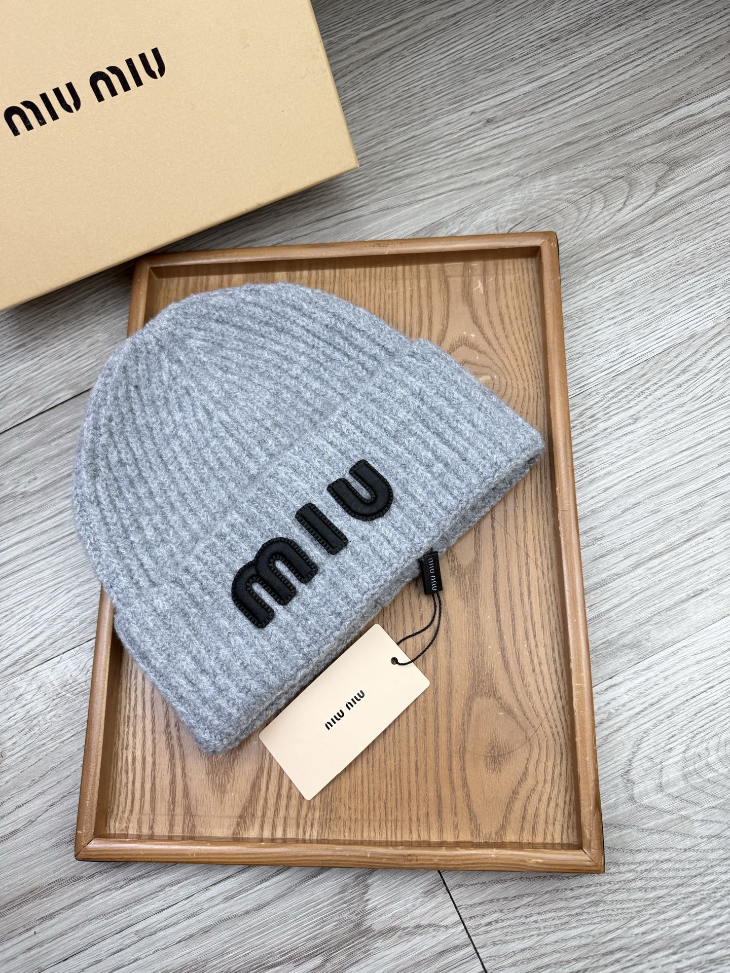 。miumiu。福利！【细毛线针织单帽】新款上架，特别实惠的一个系列帽子，面料：细毛线。密度紧致！毛线针