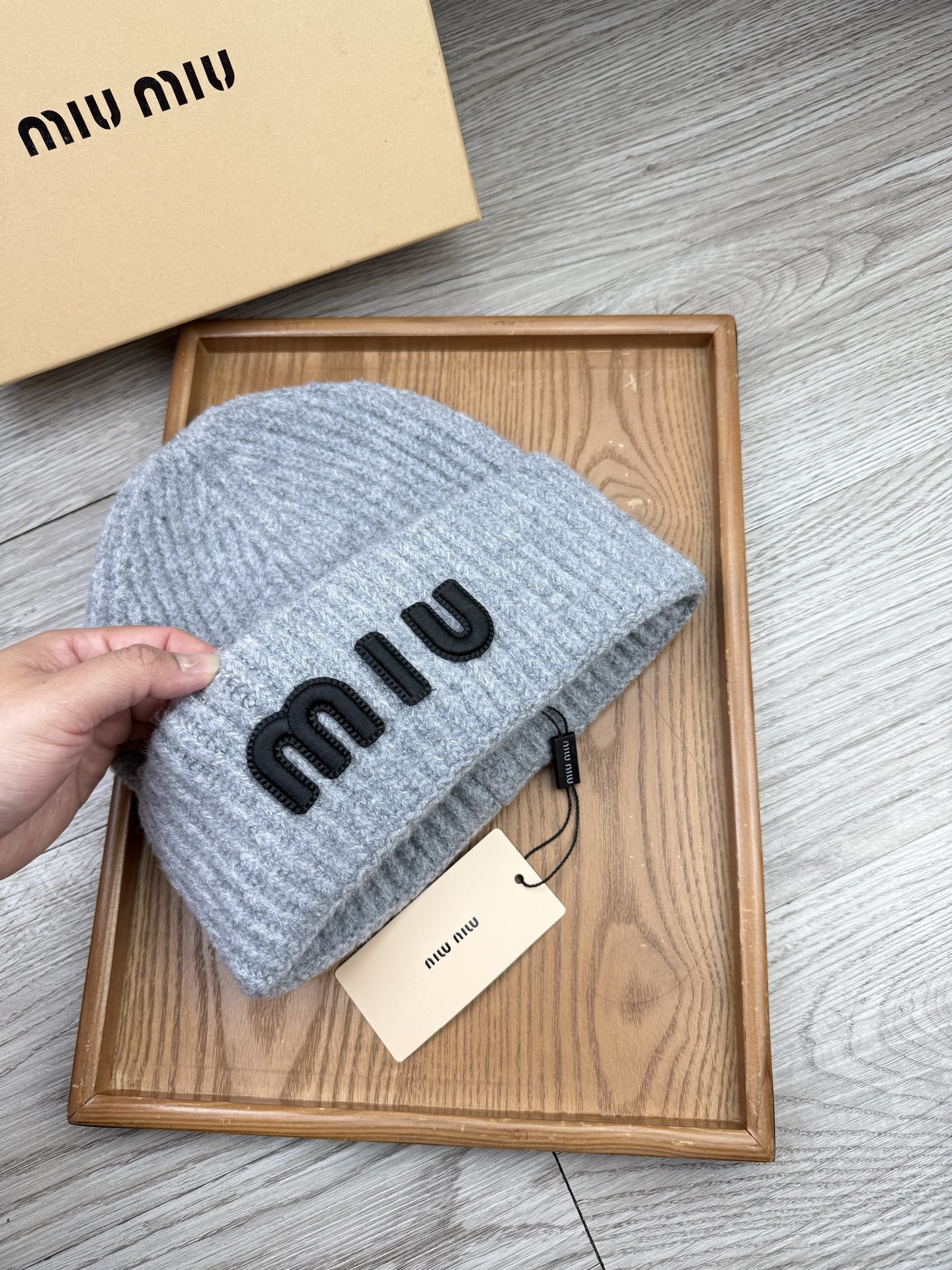 。miumiu。福利！【细毛线针织单帽】新款上架，特别实惠的一个系列帽子，面料：细毛线。密度紧致！毛线针