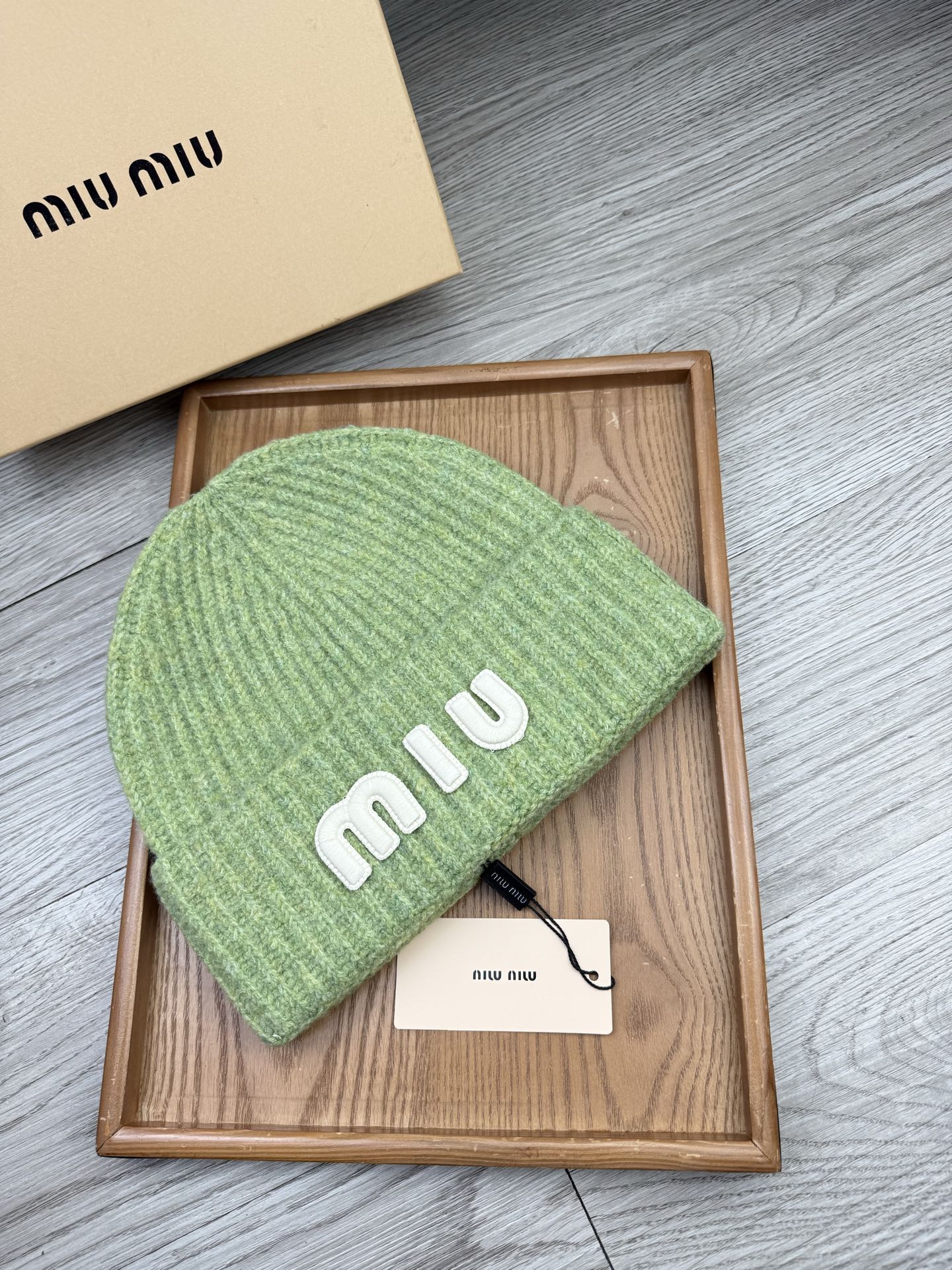 。miumiu。福利！【细毛线针织单帽】新款上架，特别实惠的一个系列帽子，面料：细毛线。密度紧致！毛线针