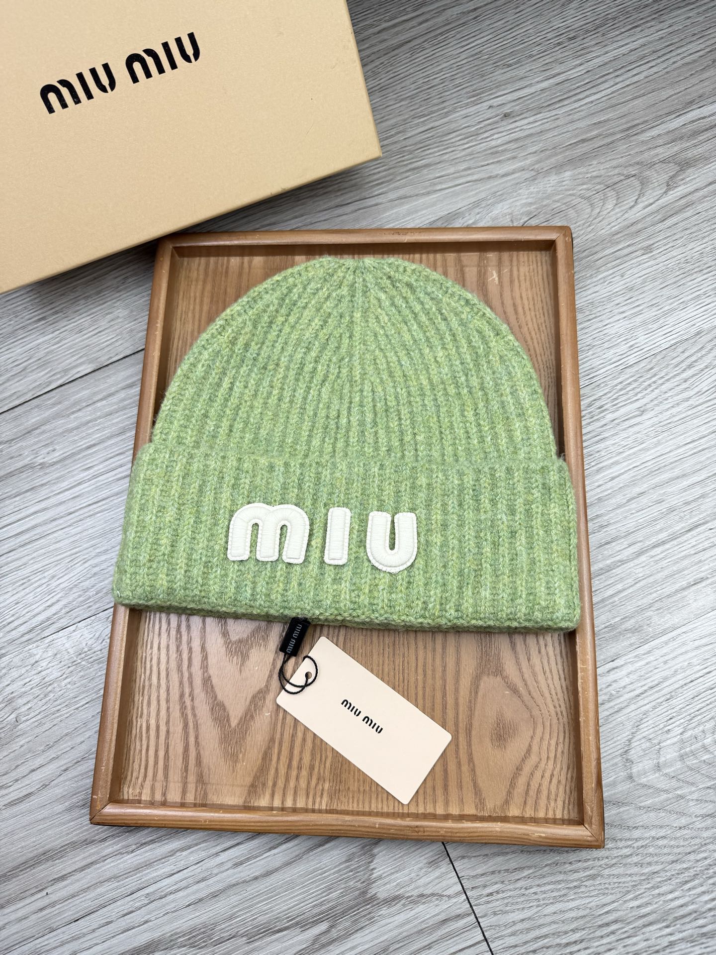 。miumiu。福利！【细毛线针织单帽】新款上架，特别实惠的一个系列帽子，面料：细毛线。密度紧致！毛线针