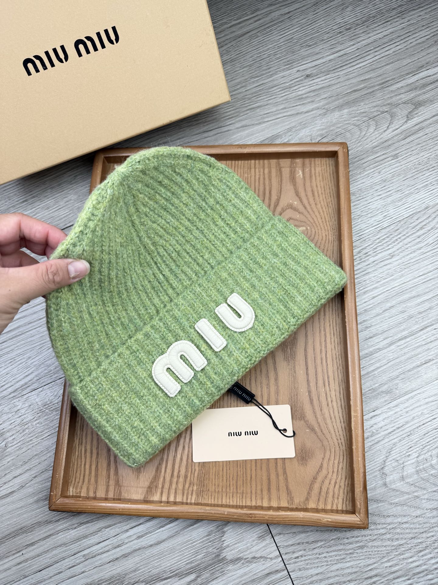 。miumiu。福利！【细毛线针织单帽】新款上架，特别实惠的一个系列帽子，面料：细毛线。密度紧致！毛线针