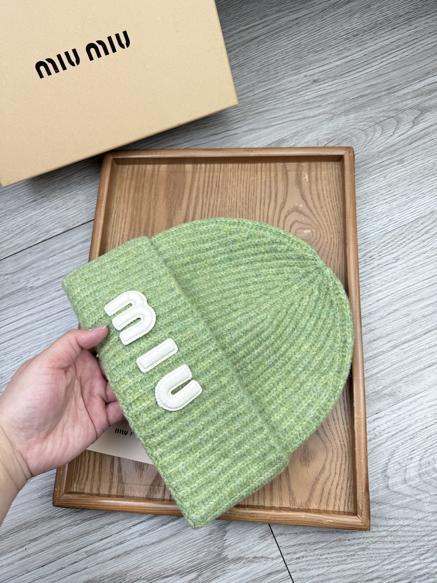 。miumiu。福利！【细毛线针织单帽】新款上架，特别实惠的一个系列帽子，面料：细毛线。密度紧致！毛线针