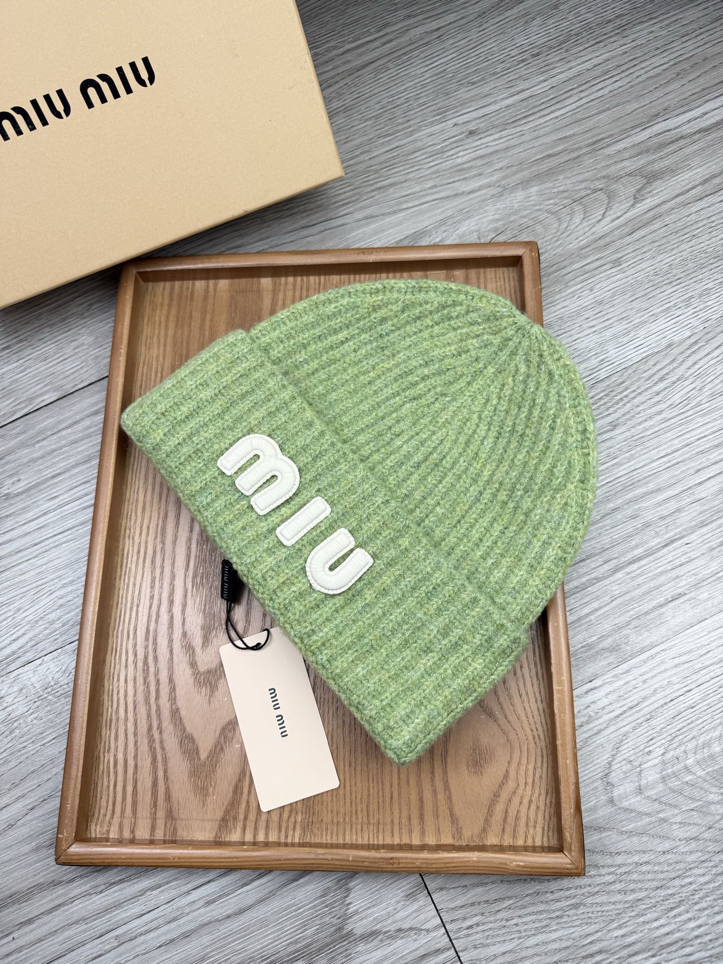 。miumiu。福利！【细毛线针织单帽】新款上架，特别实惠的一个系列帽子，面料：细毛线。密度紧致！毛线针