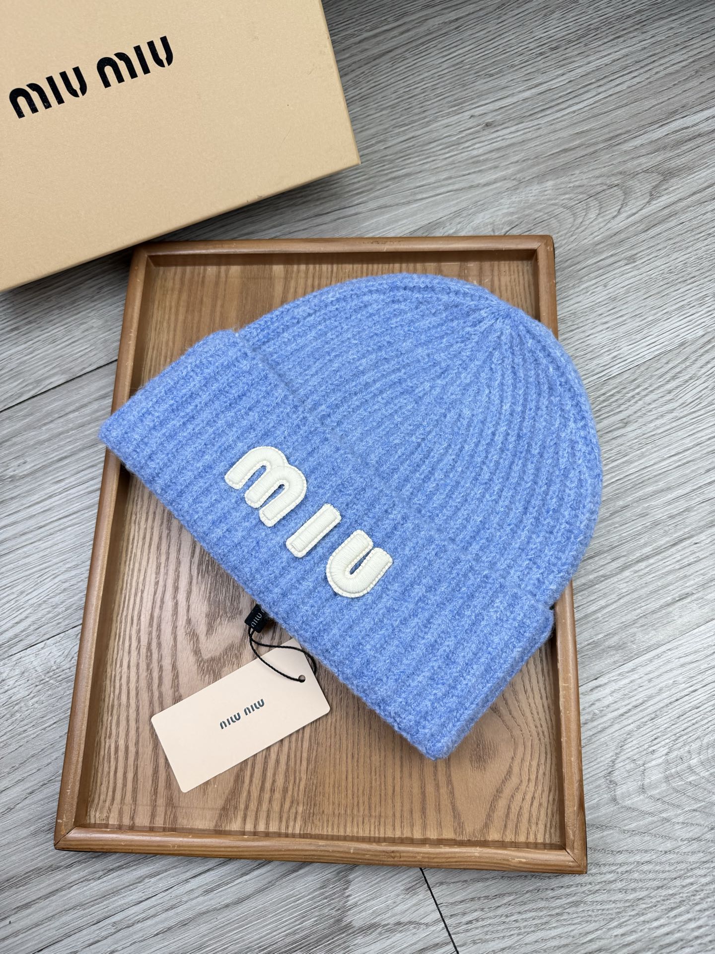 。miumiu。福利！【细毛线针织单帽】新款上架，特别实惠的一个系列帽子，面料：细毛线。密度紧致！毛线针