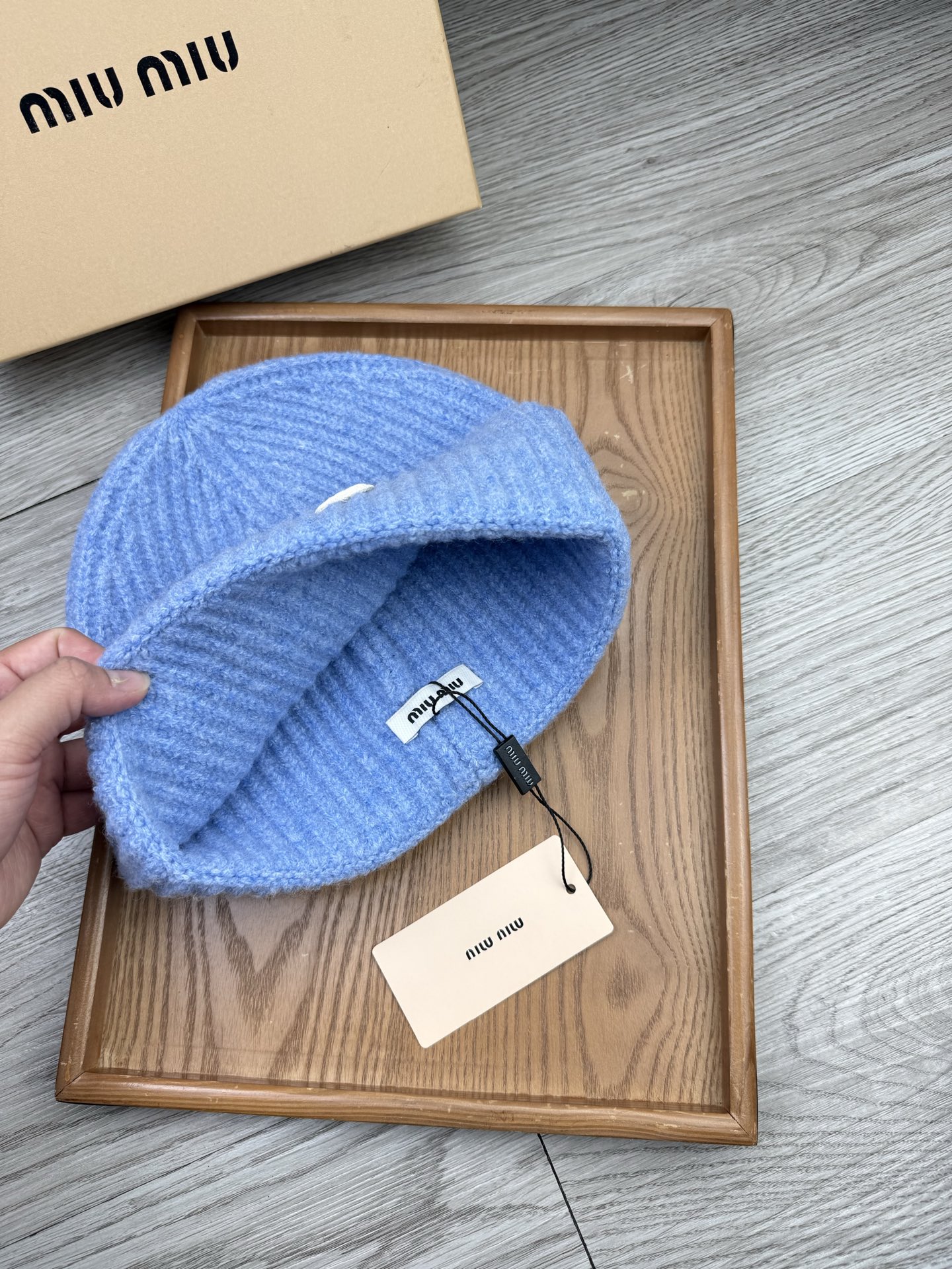 。miumiu。福利！【细毛线针织单帽】新款上架，特别实惠的一个系列帽子，面料：细毛线。密度紧致！毛线针