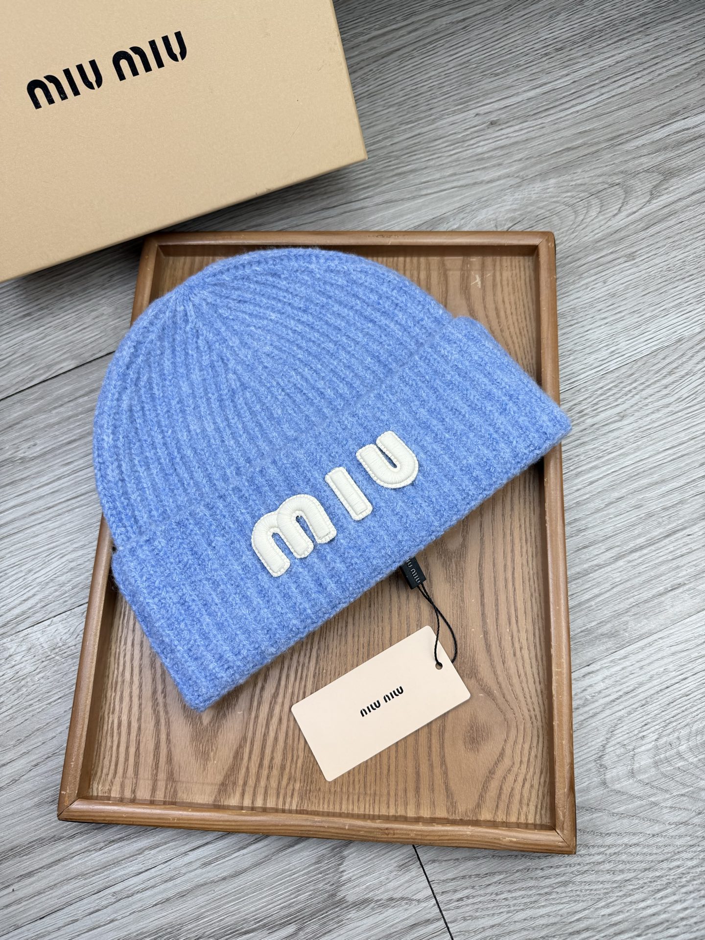 。miumiu。福利！【细毛线针织单帽】新款上架，特别实惠的一个系列帽子，面料：细毛线。密度紧致！毛线针