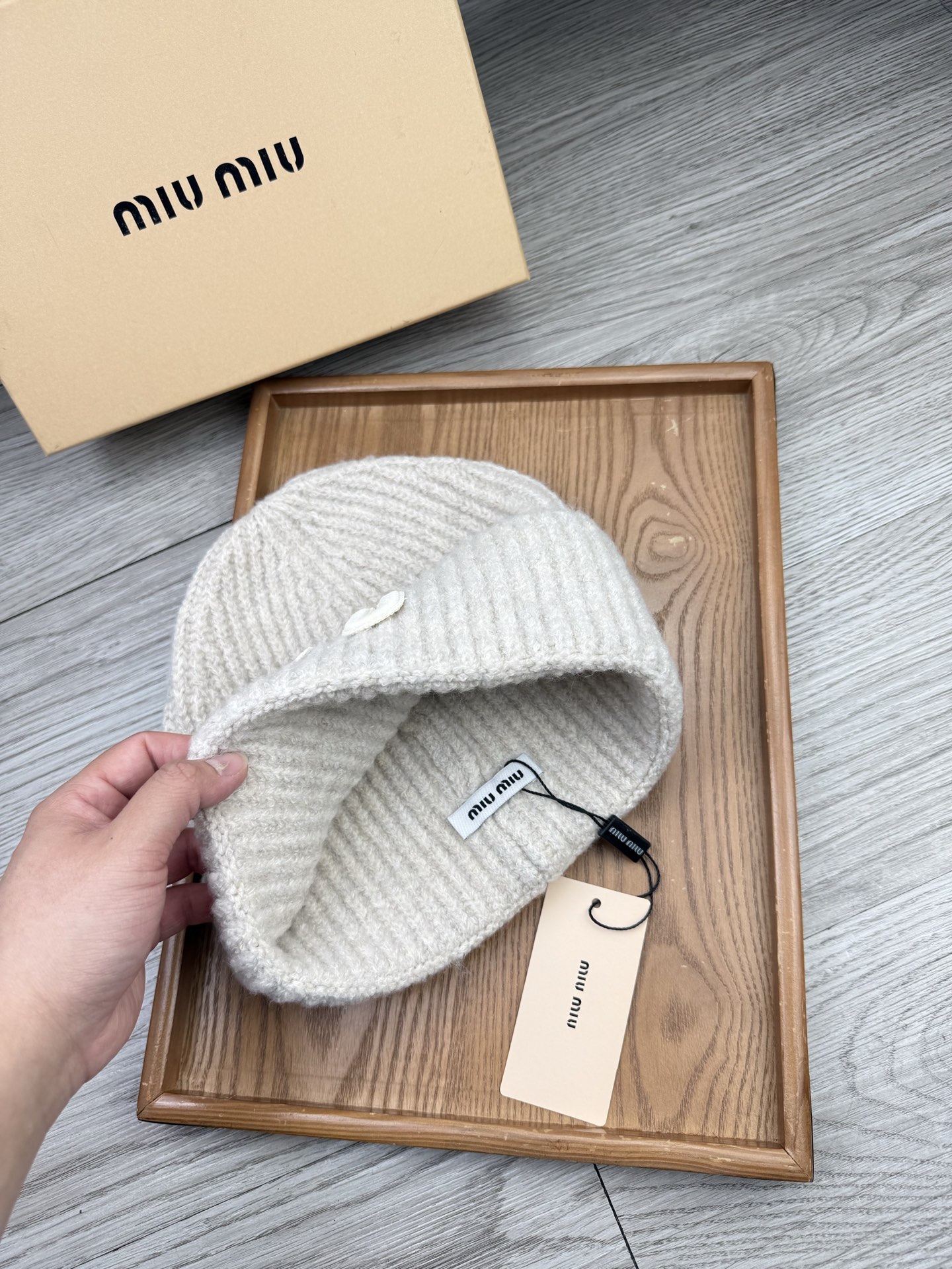 。miumiu。福利！【细毛线针织单帽】新款上架，特别实惠的一个系列帽子，面料：细毛线。密度紧致！毛线针