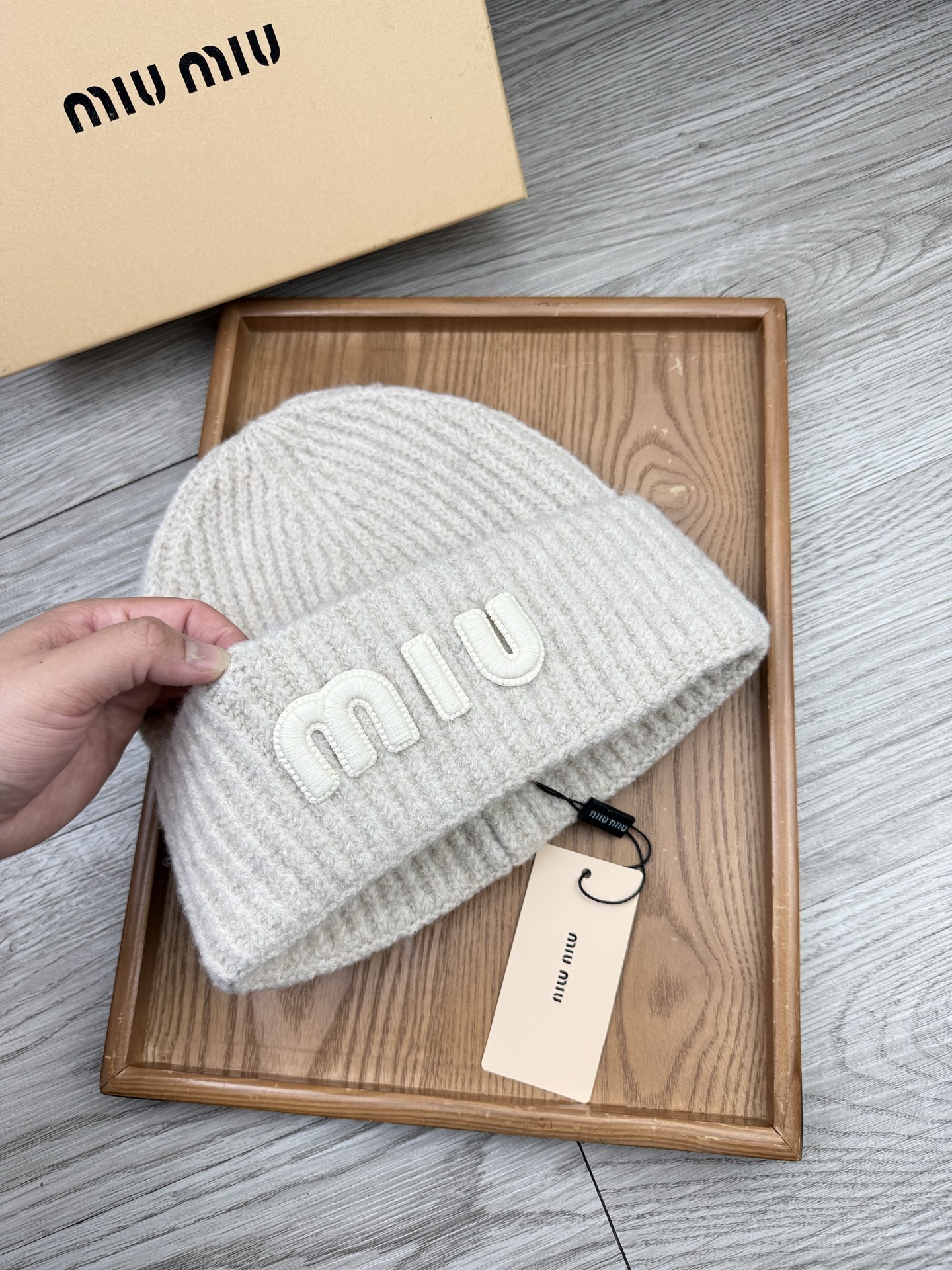 。miumiu。福利！【细毛线针织单帽】新款上架，特别实惠的一个系列帽子，面料：细毛线。密度紧致！毛线针