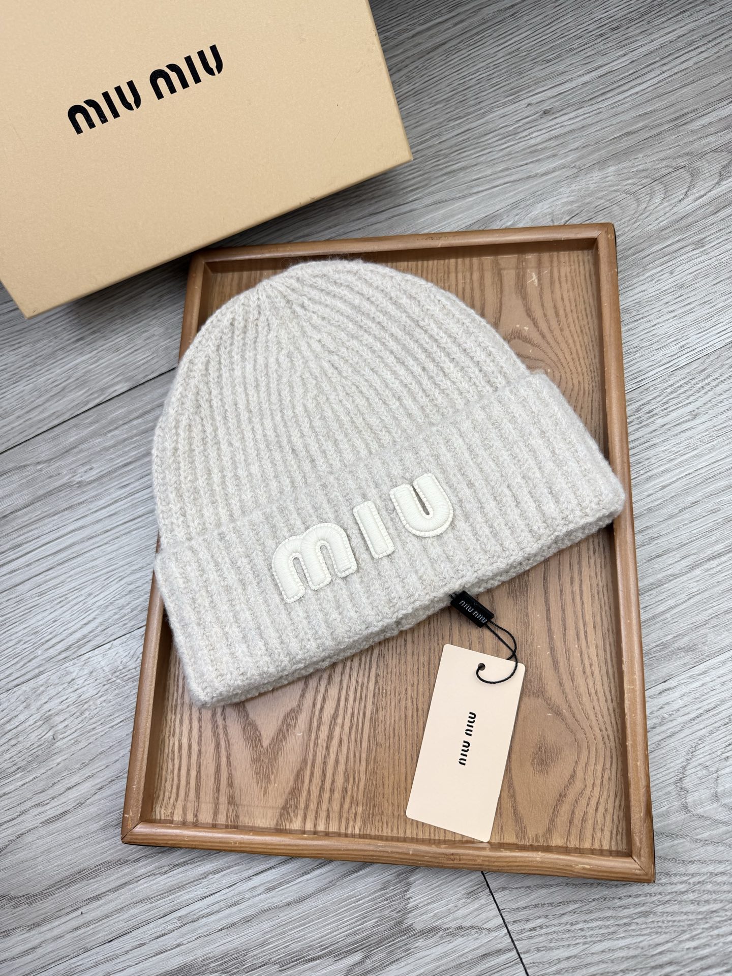 。miumiu。福利！【细毛线针织单帽】新款上架，特别实惠的一个系列帽子，面料：细毛线。密度紧致！毛线针