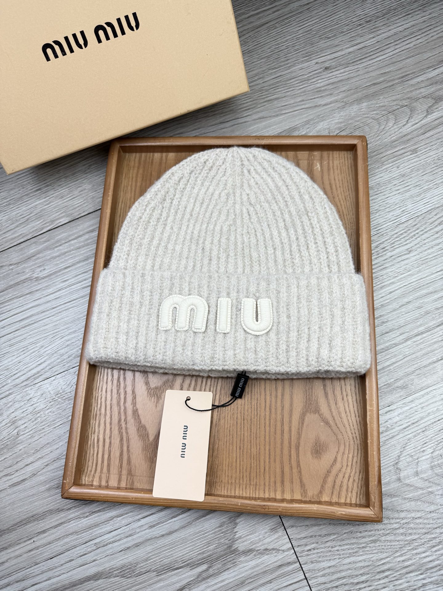 。miumiu。福利！【细毛线针织单帽】新款上架，特别实惠的一个系列帽子，面料：细毛线。密度紧致！毛线针