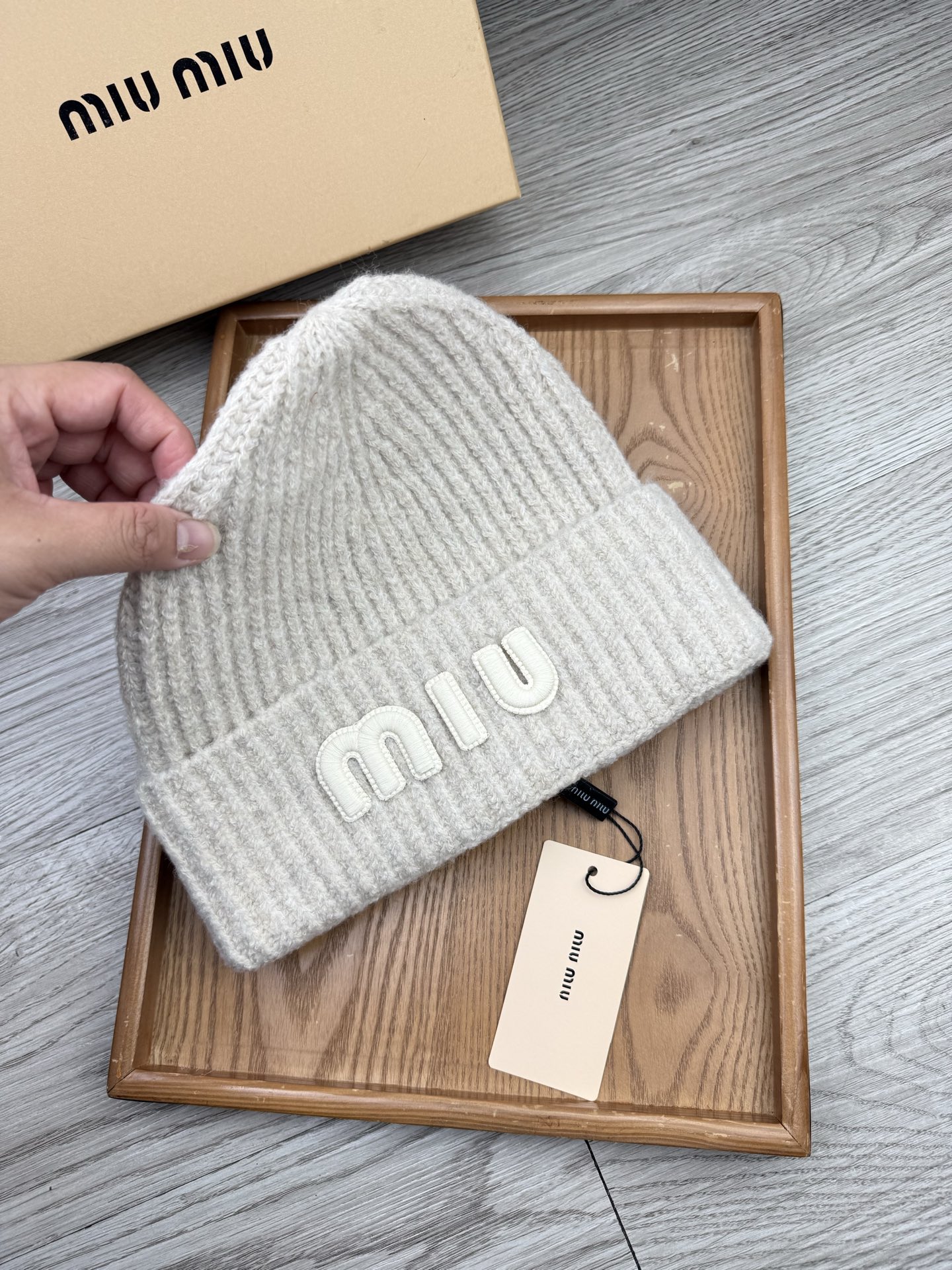 。miumiu。福利！【细毛线针织单帽】新款上架，特别实惠的一个系列帽子，面料：细毛线。密度紧致！毛线针