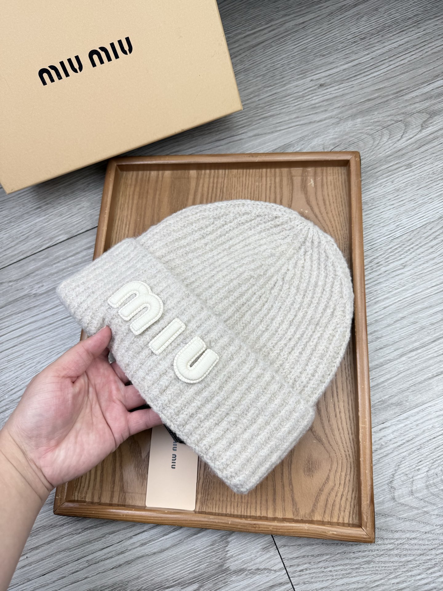 。miumiu。福利！【细毛线针织单帽】新款上架，特别实惠的一个系列帽子，面料：细毛线。密度紧致！毛线针