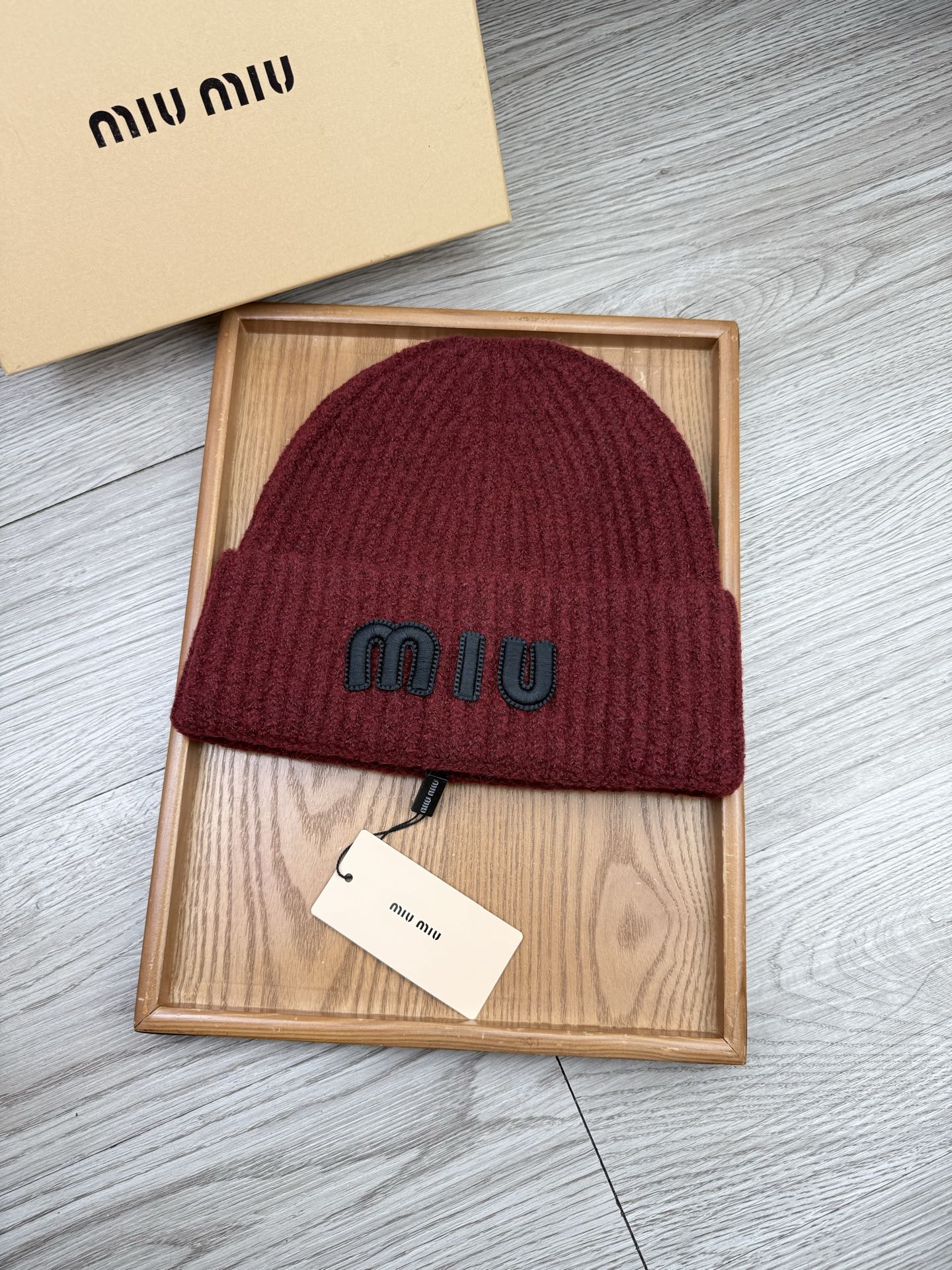 。miumiu。福利！【细毛线针织单帽】新款上架，特别实惠的一个系列帽子，面料：细毛线。密度紧致！毛线针