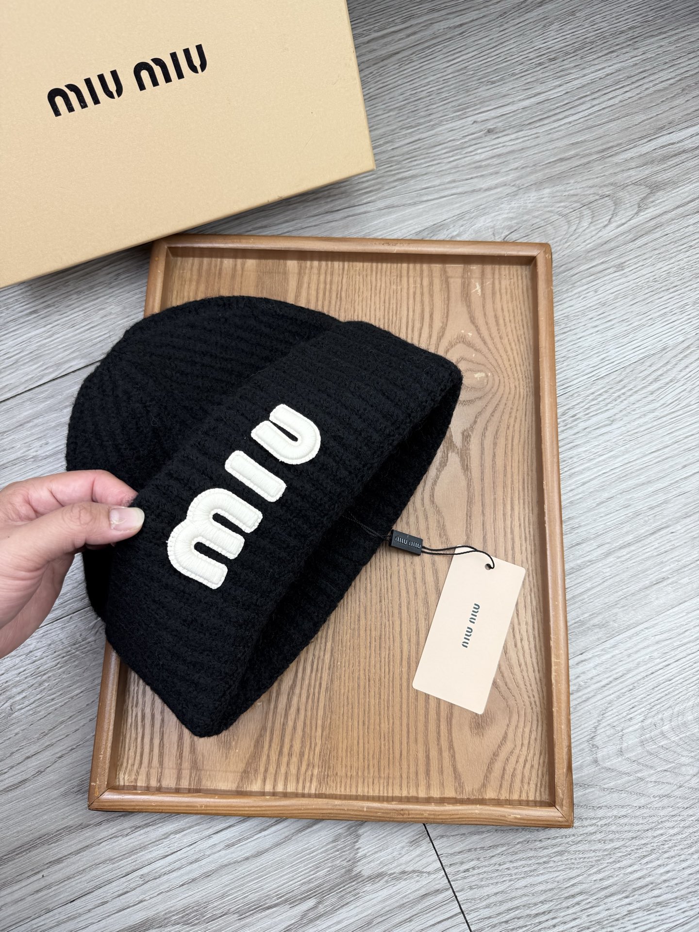 。miumiu。福利！【细毛线针织单帽】新款上架，特别实惠的一个系列帽子，面料：细毛线。密度紧致！毛线针