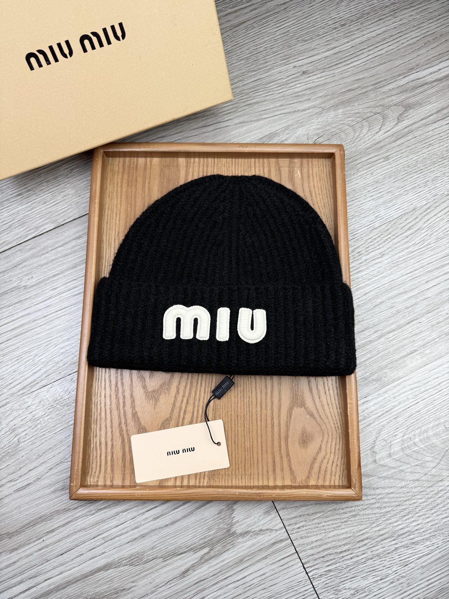 。miumiu。福利！【细毛线针织单帽】新款上架，特别实惠的一个系列帽子，面料：细毛线。密度紧致！毛线针