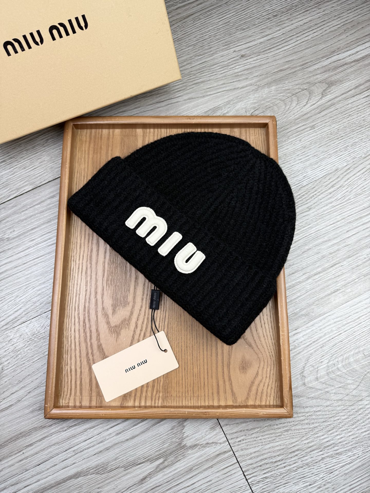 。miumiu。福利！【细毛线针织单帽】新款上架，特别实惠的一个系列帽子，面料：细毛线。密度紧致！毛线针