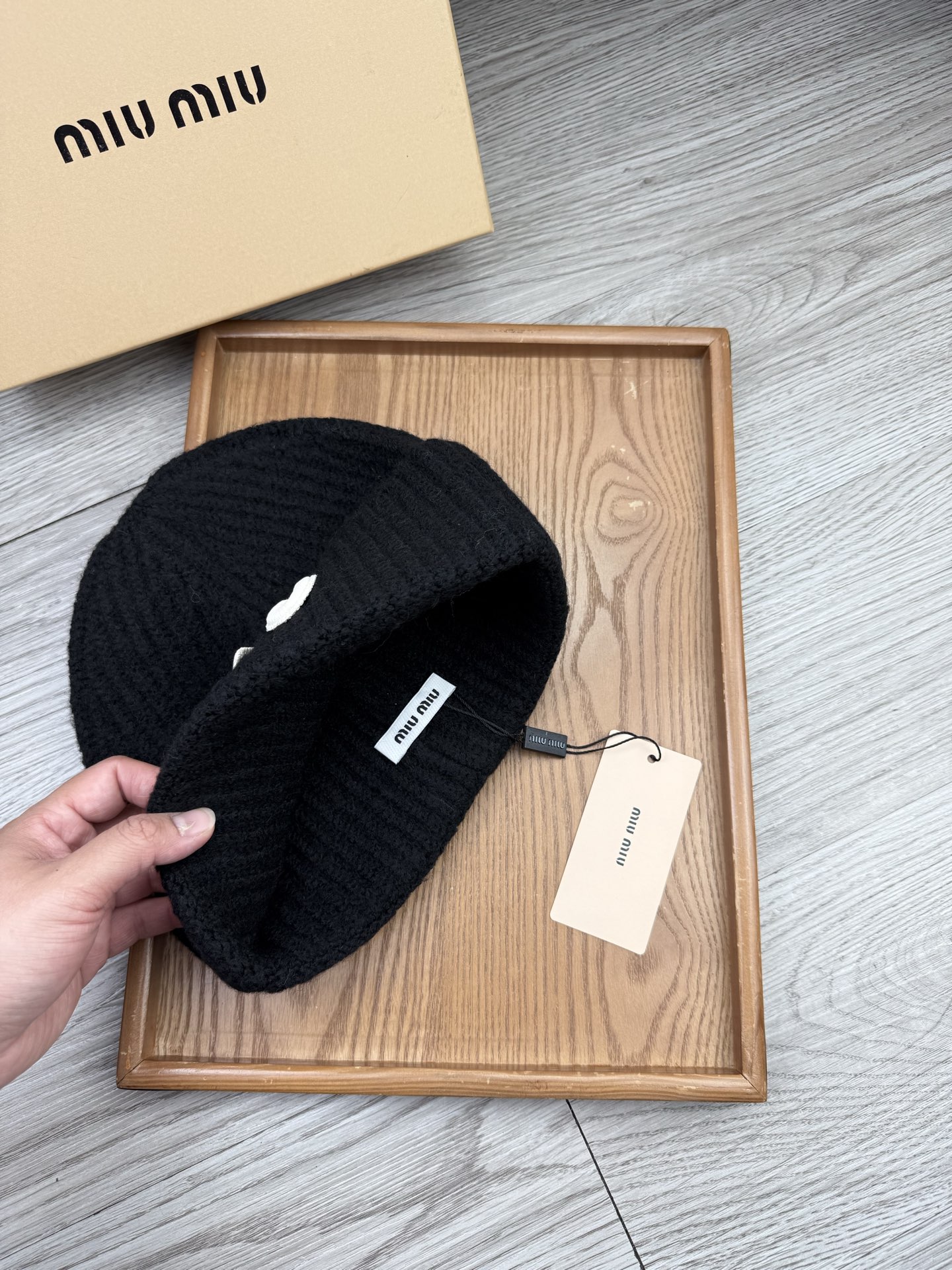 。miumiu。福利！【细毛线针织单帽】新款上架，特别实惠的一个系列帽子，面料：细毛线。密度紧致！毛线针