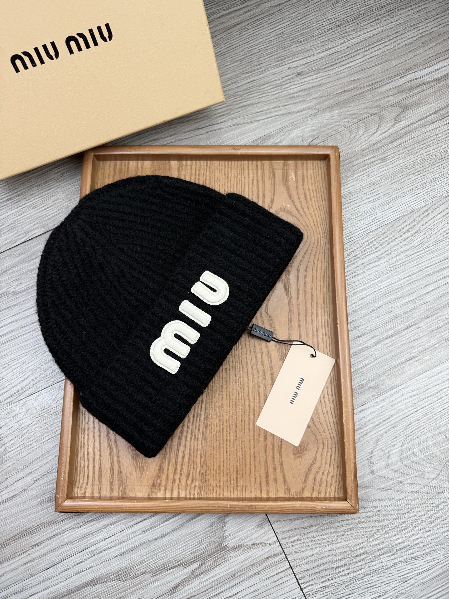 。miumiu。福利！【细毛线针织单帽】新款上架，特别实惠的一个系列帽子，面料：细毛线。密度紧致！毛线针