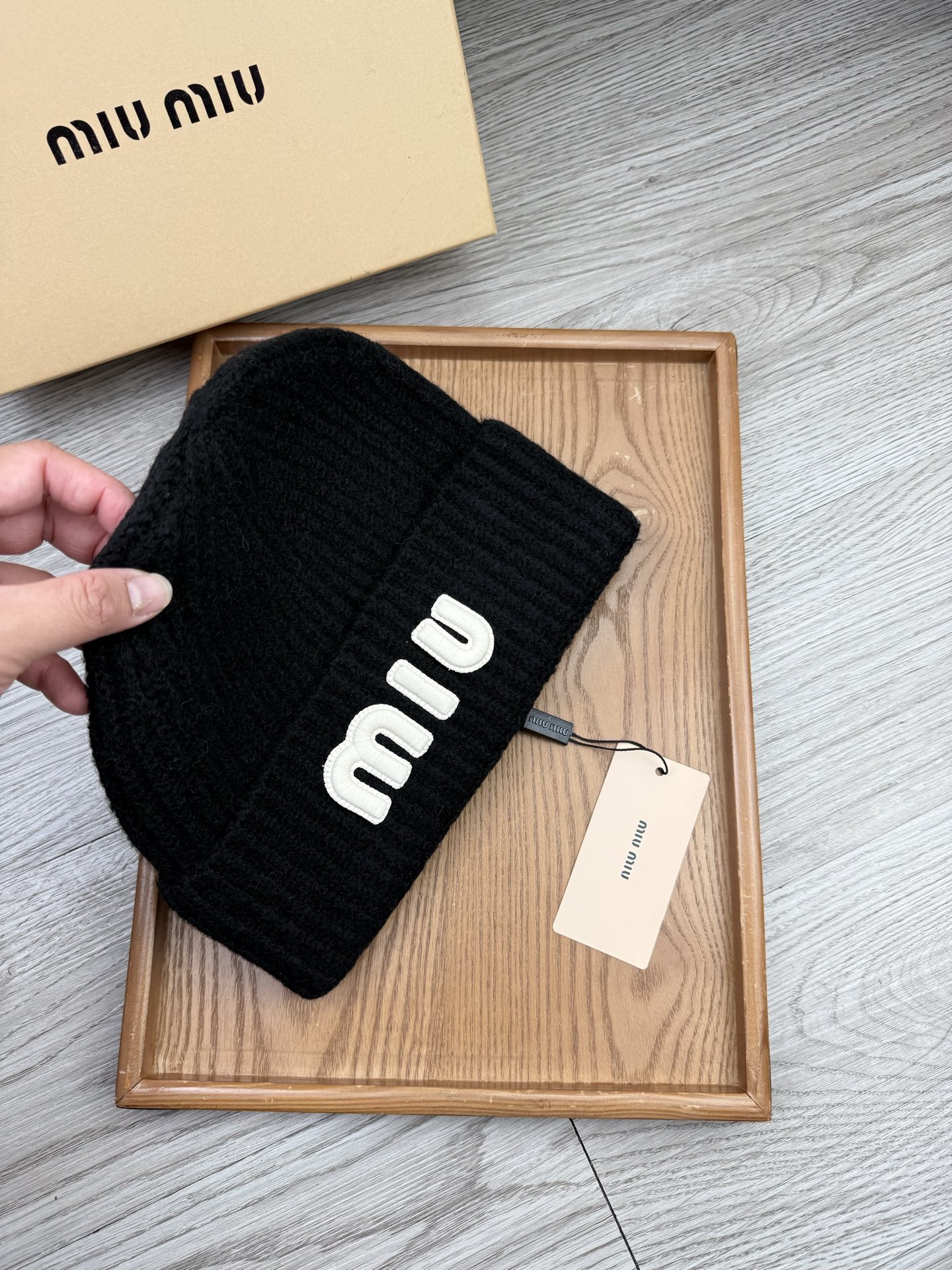 。miumiu。福利！【细毛线针织单帽】新款上架，特别实惠的一个系列帽子，面料：细毛线。密度紧致！毛线针