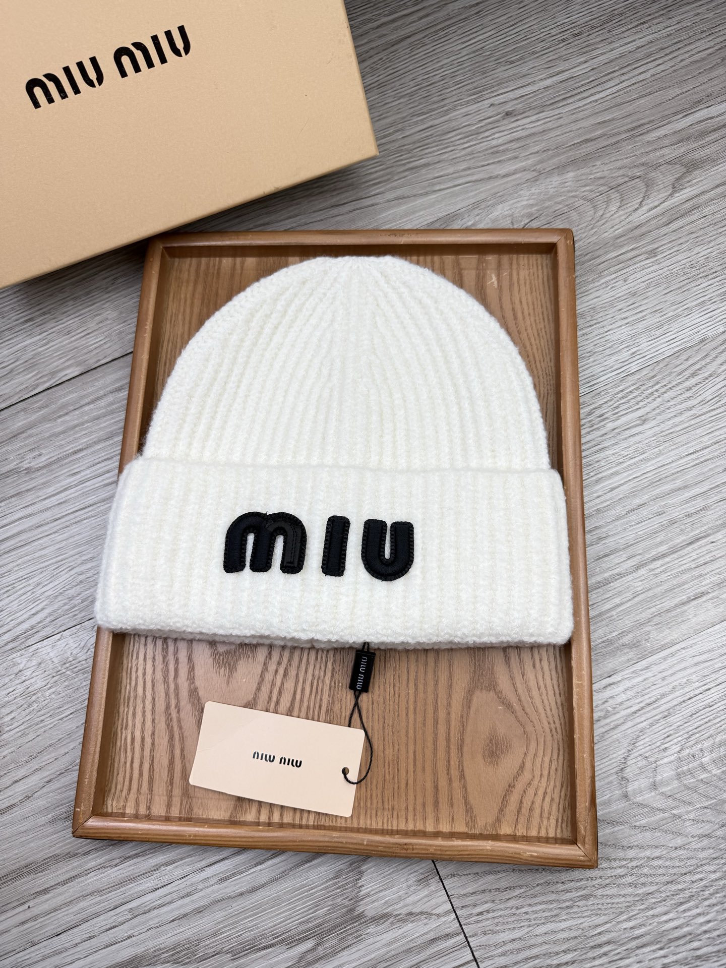 。miumiu。福利！【细毛线针织单帽】新款上架，特别实惠的一个系列帽子，面料：细毛线。密度紧致！毛线针