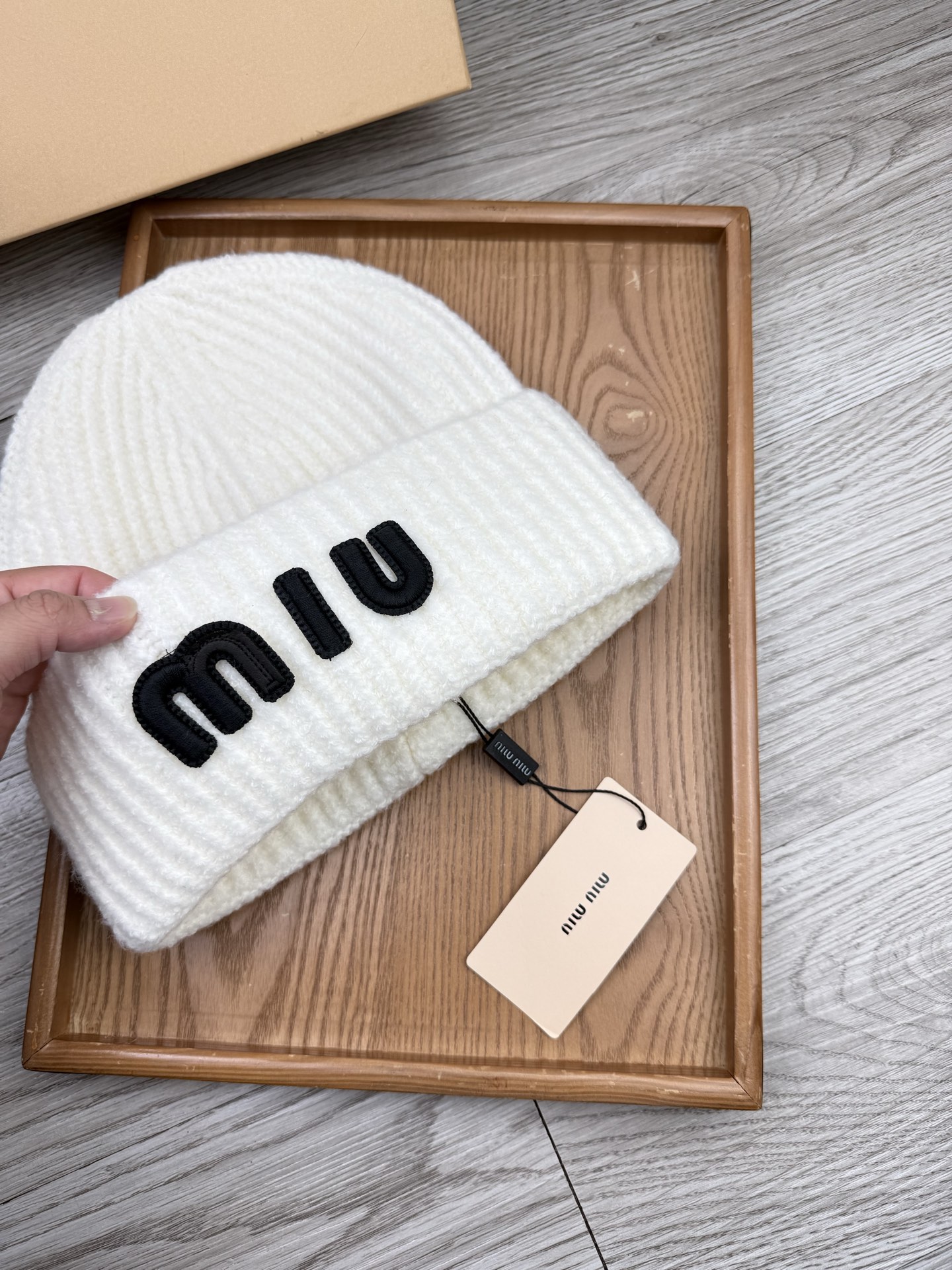 。miumiu。福利！【细毛线针织单帽】新款上架，特别实惠的一个系列帽子，面料：细毛线。密度紧致！毛线针