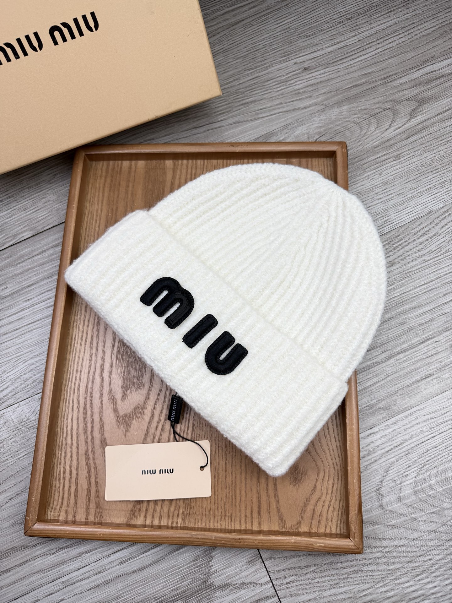 。miumiu。福利！【细毛线针织单帽】新款上架，特别实惠的一个系列帽子，面料：细毛线。密度紧致！毛线针