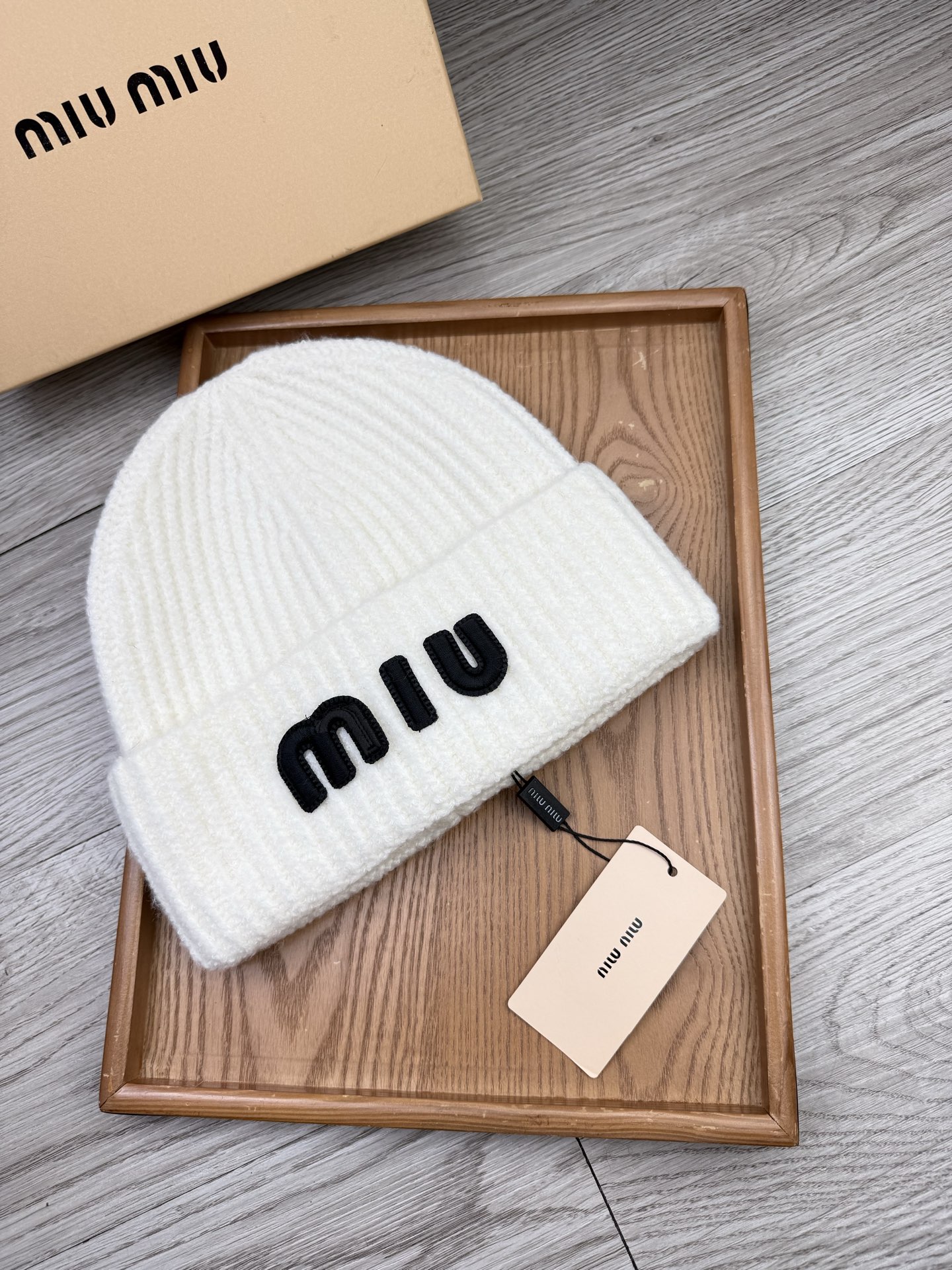 。miumiu。福利！【细毛线针织单帽】新款上架，特别实惠的一个系列帽子，面料：细毛线。密度紧致！毛线针