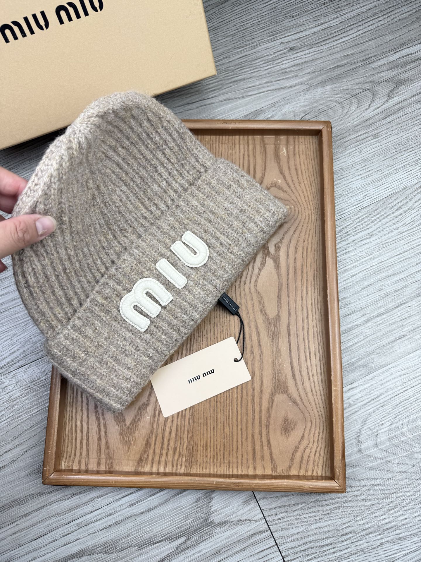 。miumiu。福利！【细毛线针织单帽】新款上架，特别实惠的一个系列帽子，面料：细毛线。密度紧致！毛线针